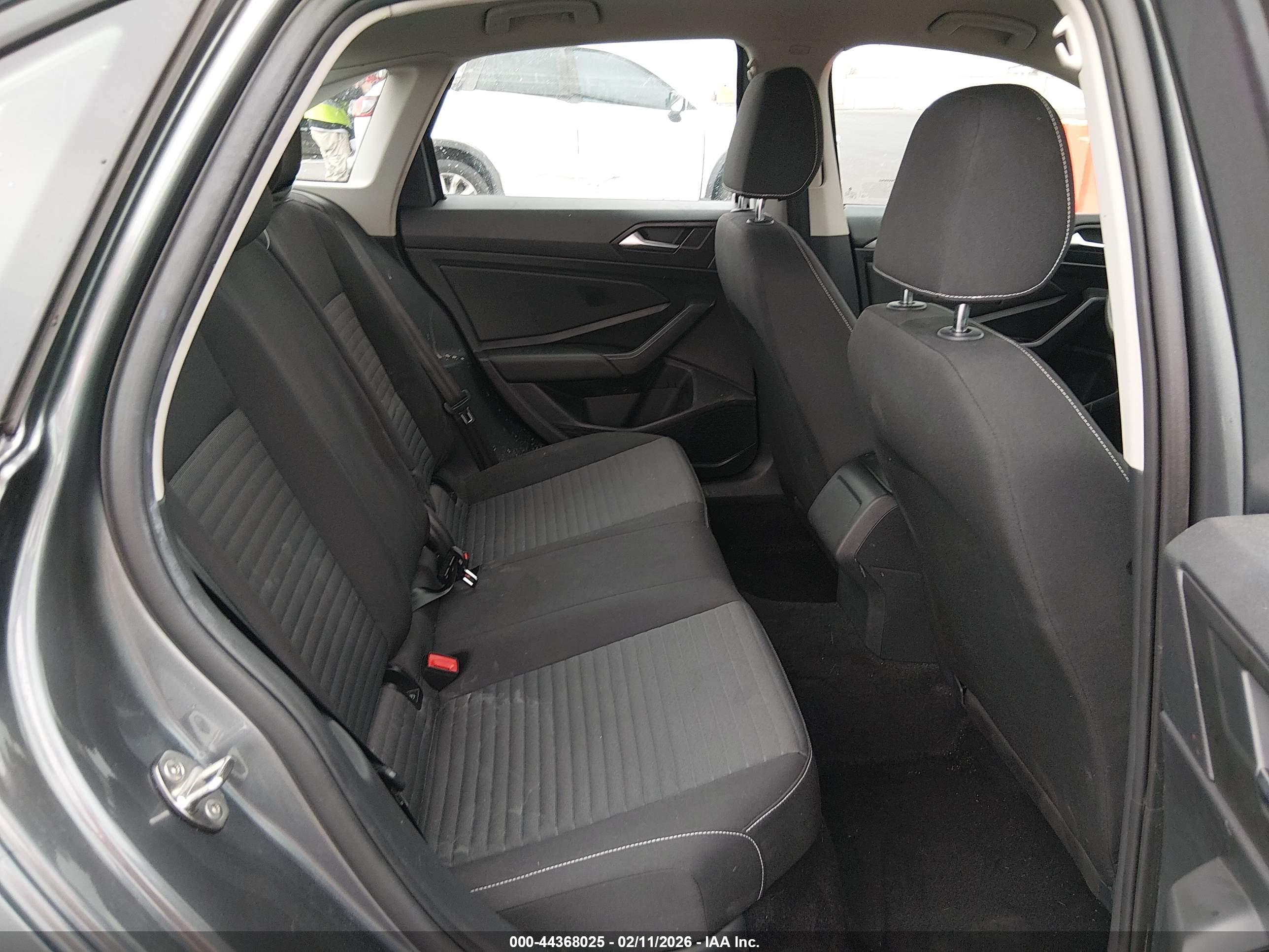 VOLKSWAGEN JETTA image 8