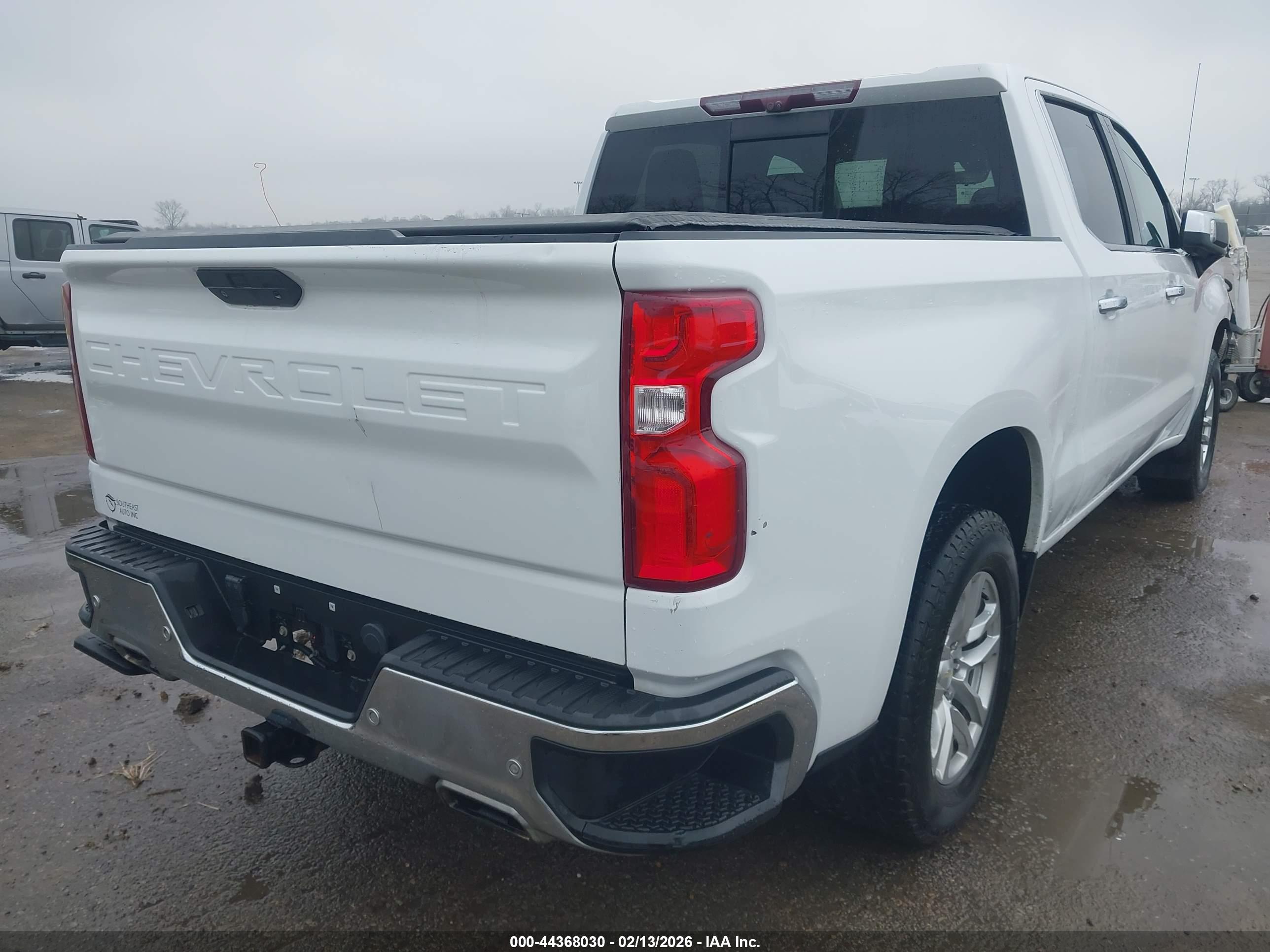 CHEVROLET SILVERADO image 4