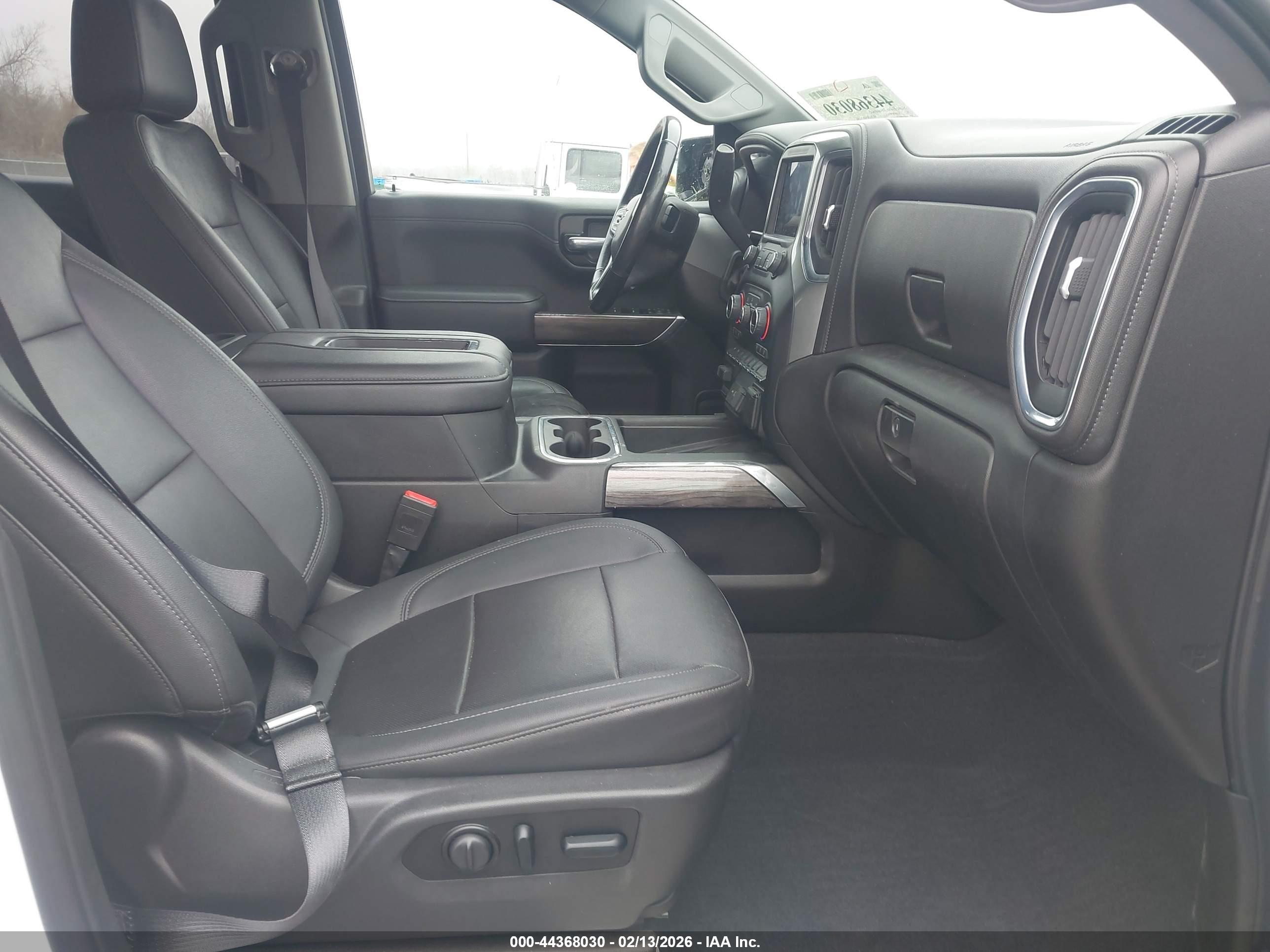 CHEVROLET SILVERADO image 5