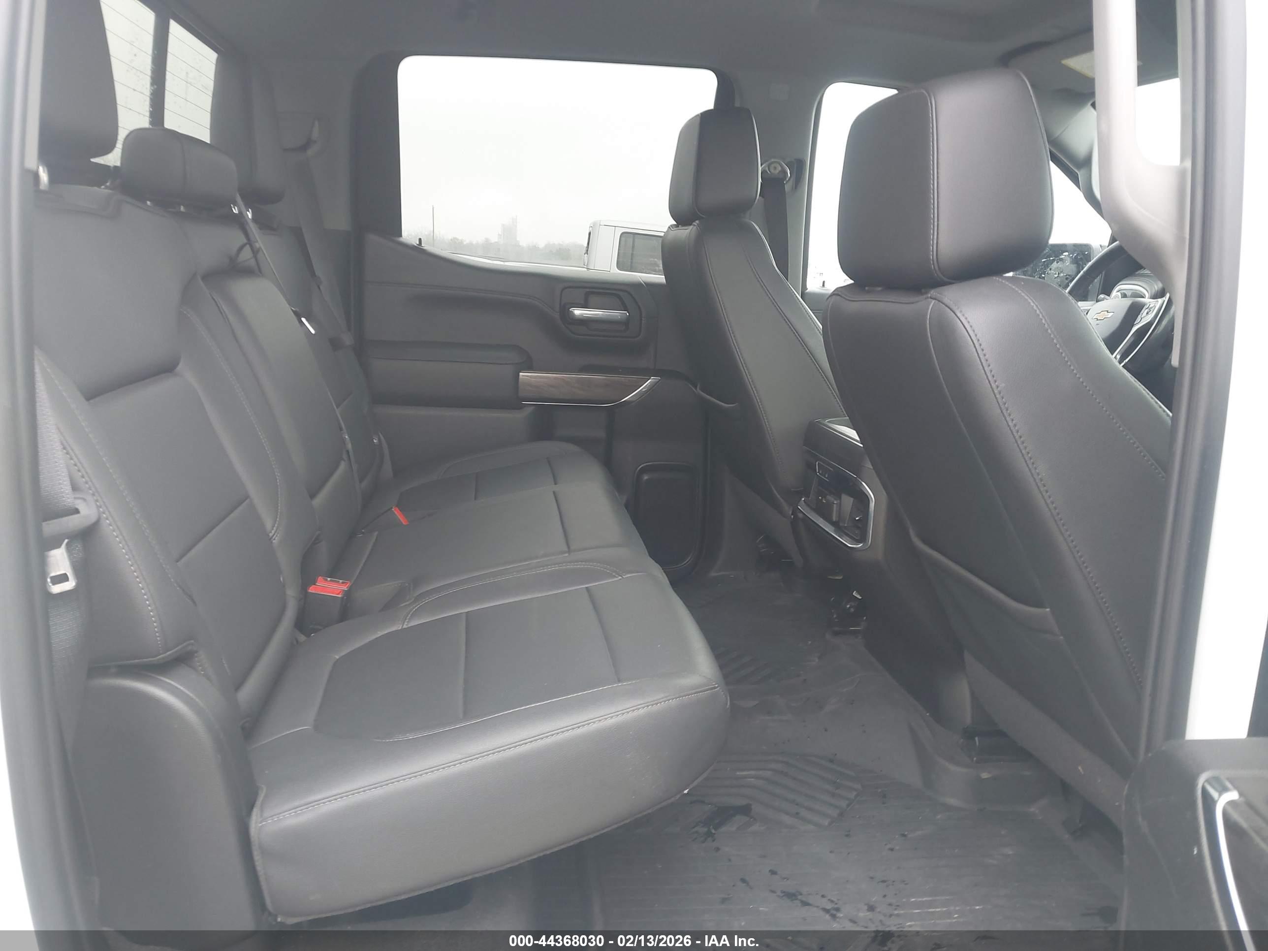 CHEVROLET SILVERADO image 8