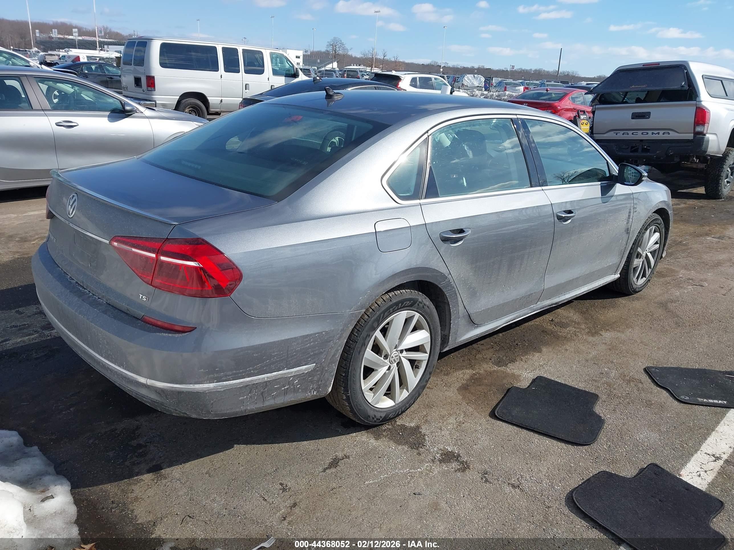 VOLKSWAGEN PASSAT image 4