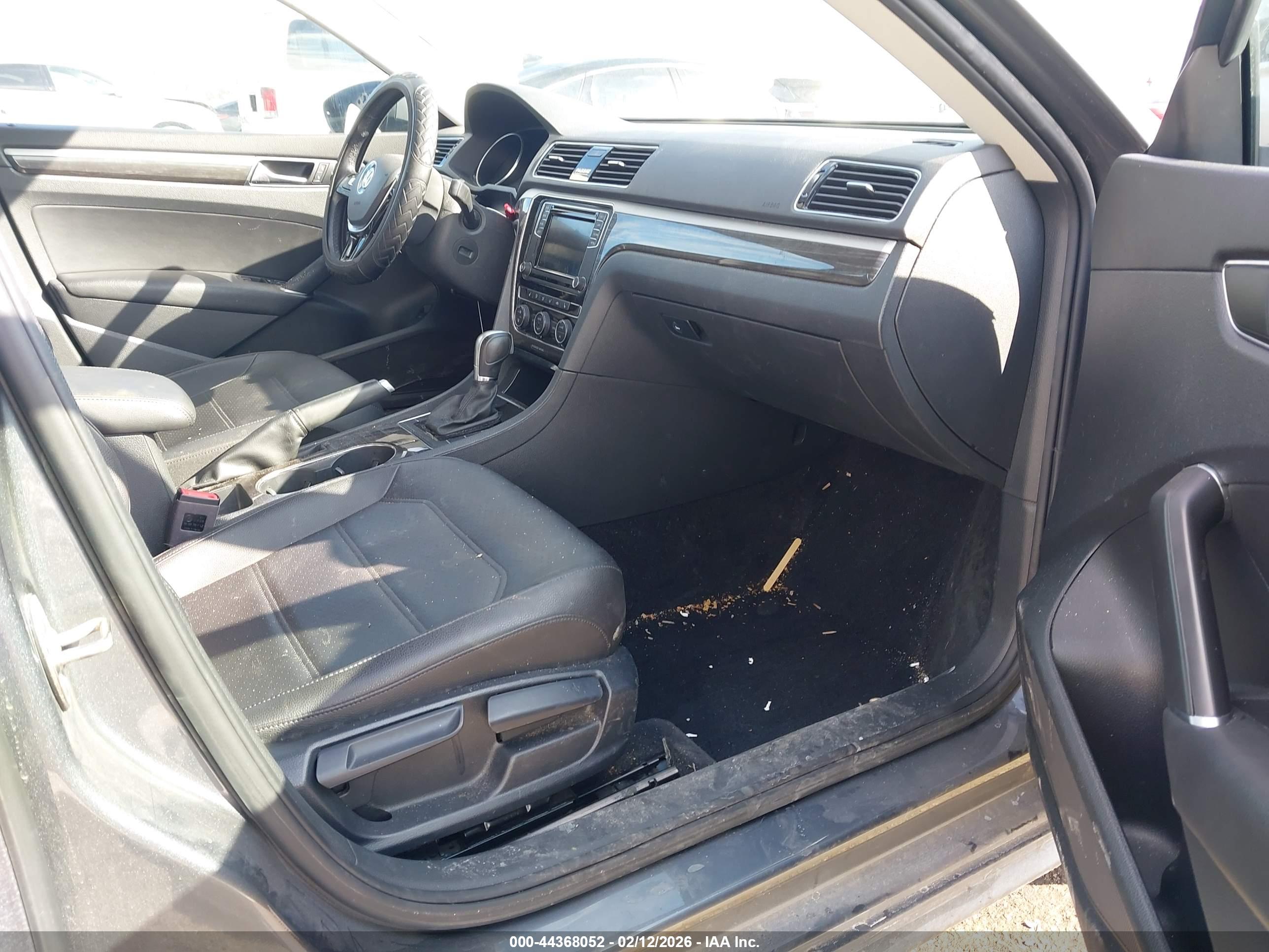 VOLKSWAGEN PASSAT image 5