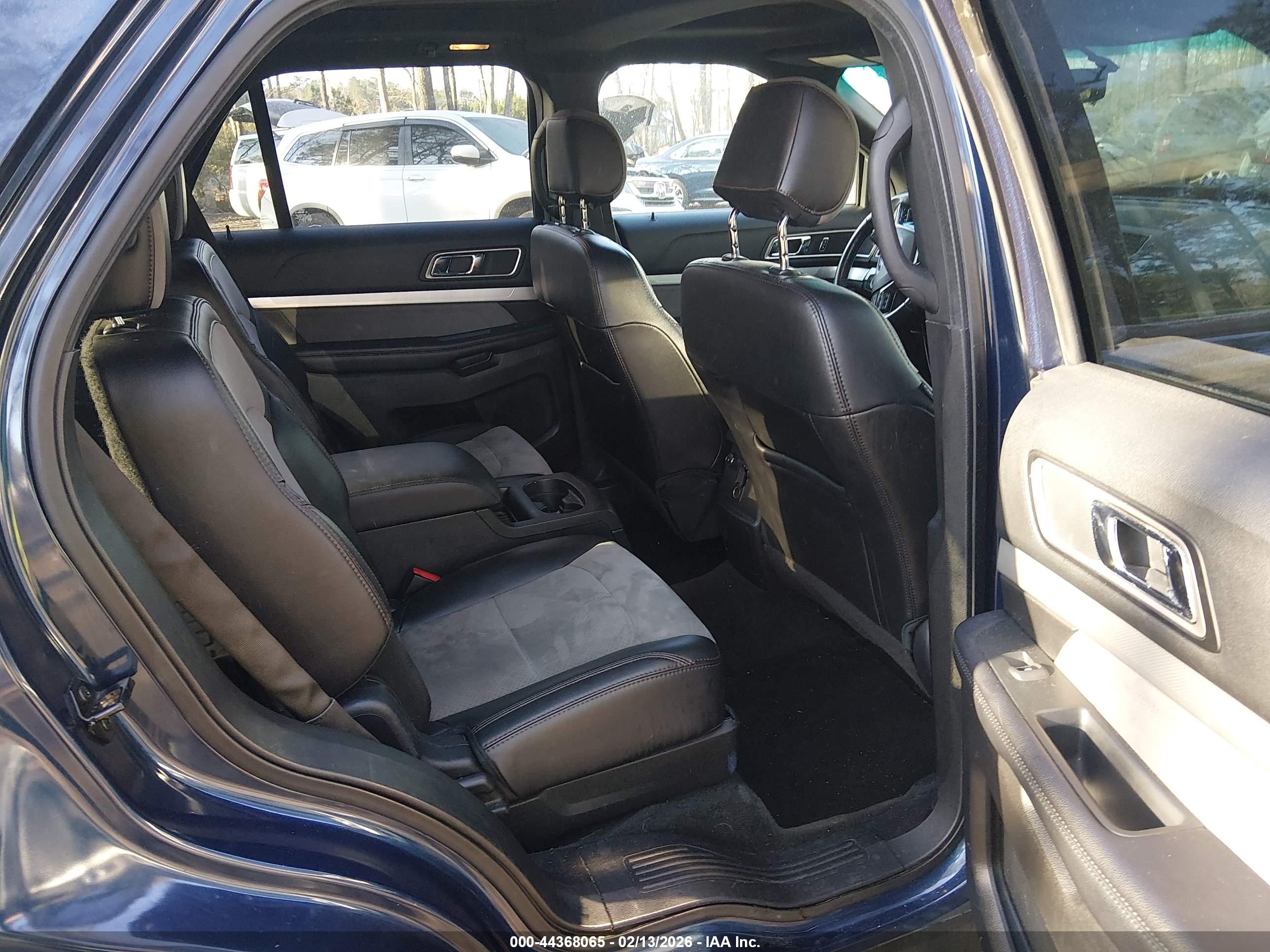 FORD EXPLORER image 8