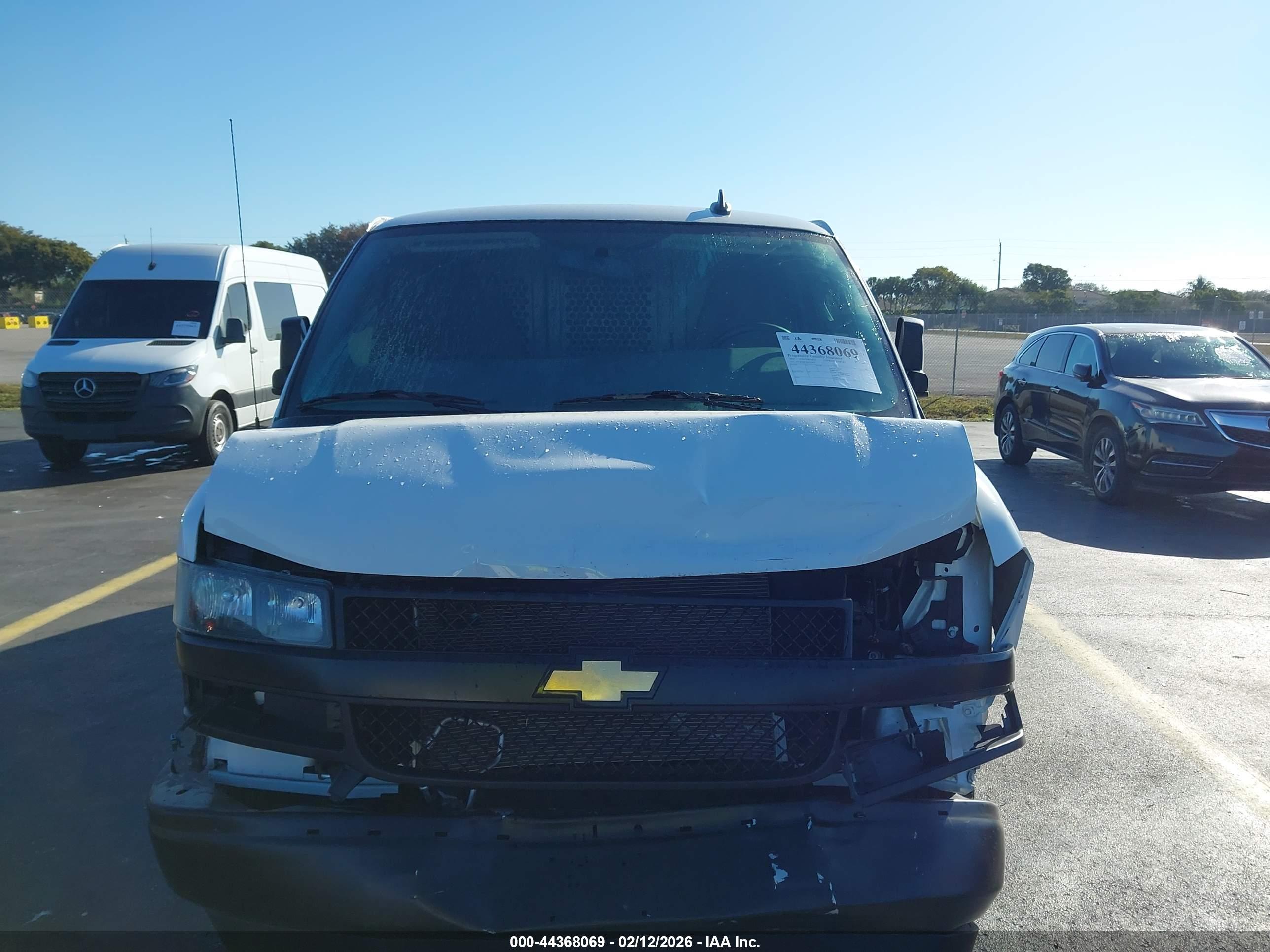 CHEVROLET EXPRESS image 6