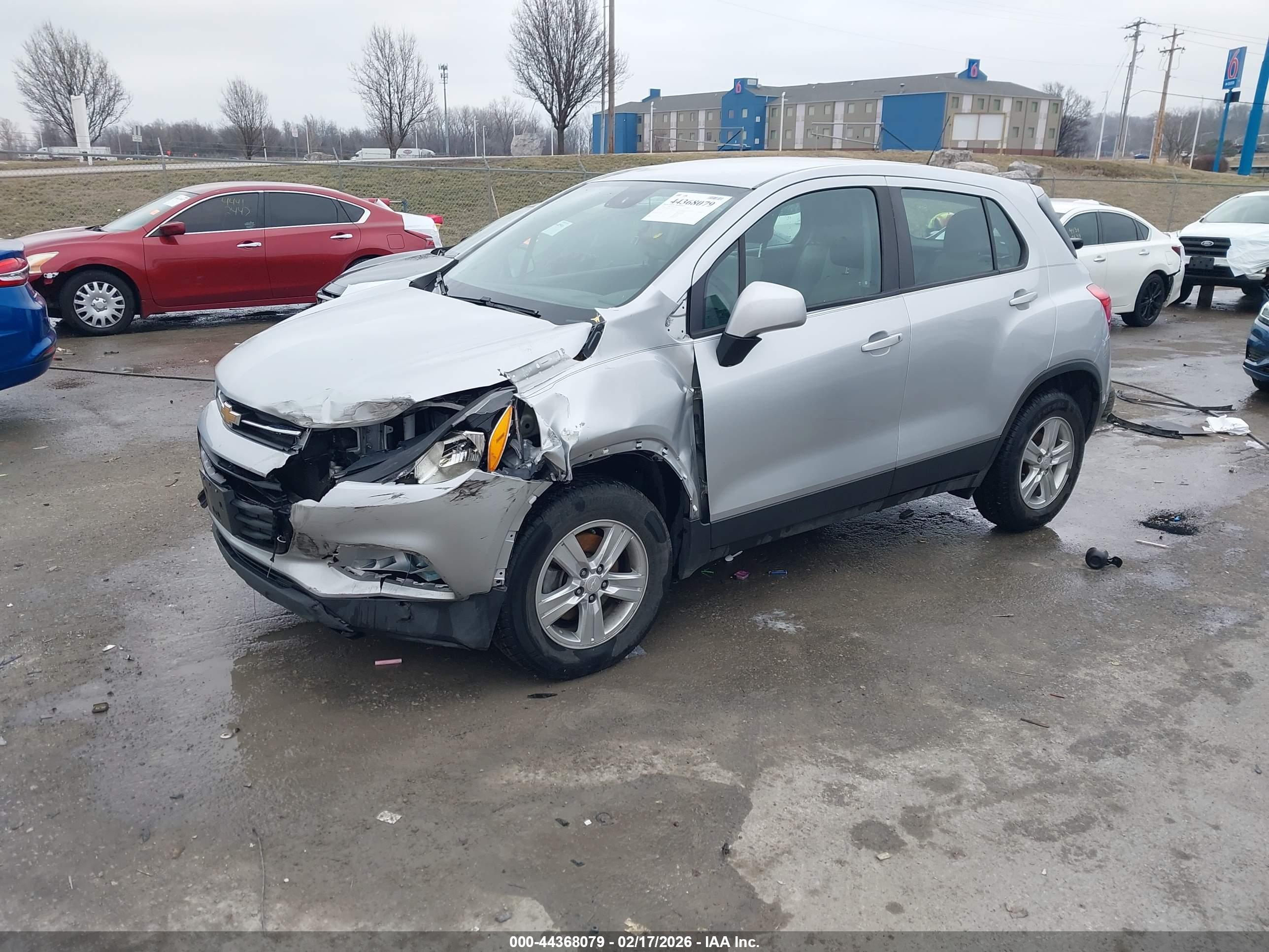 CHEVROLET TRAX image 2
