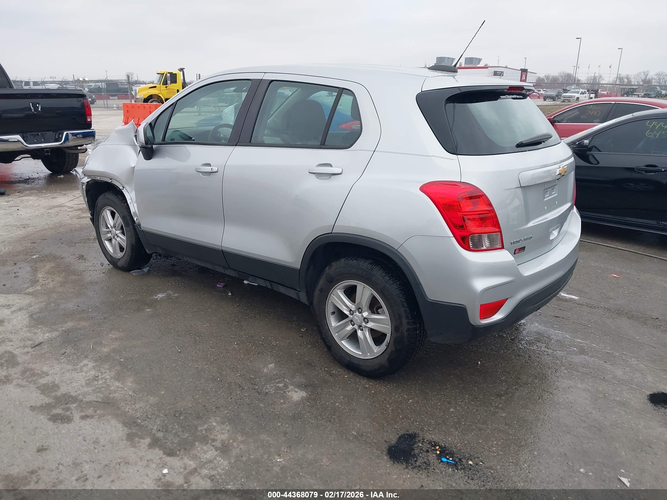 CHEVROLET TRAX image 3