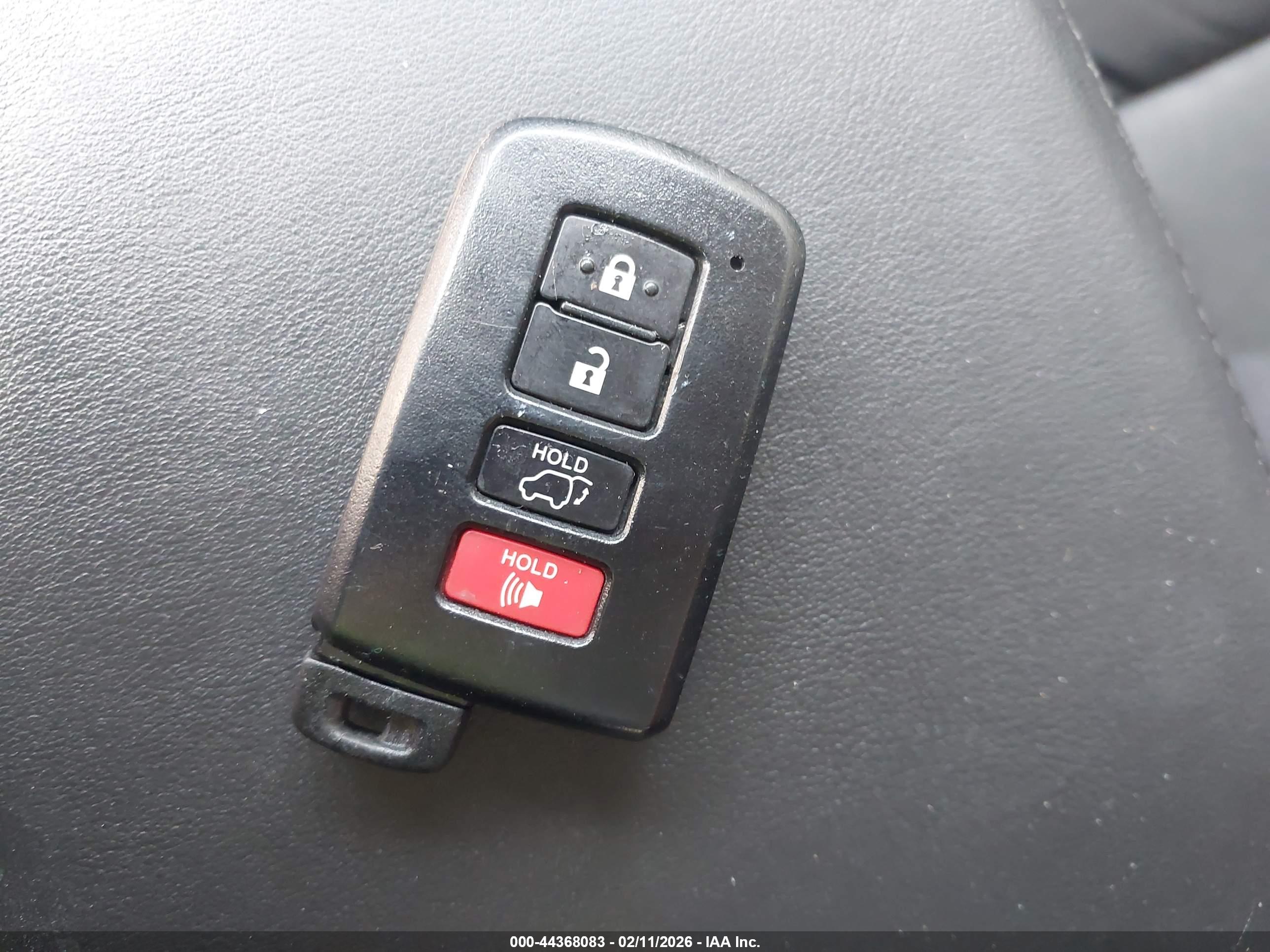 TOYOTA RAV4 image 11