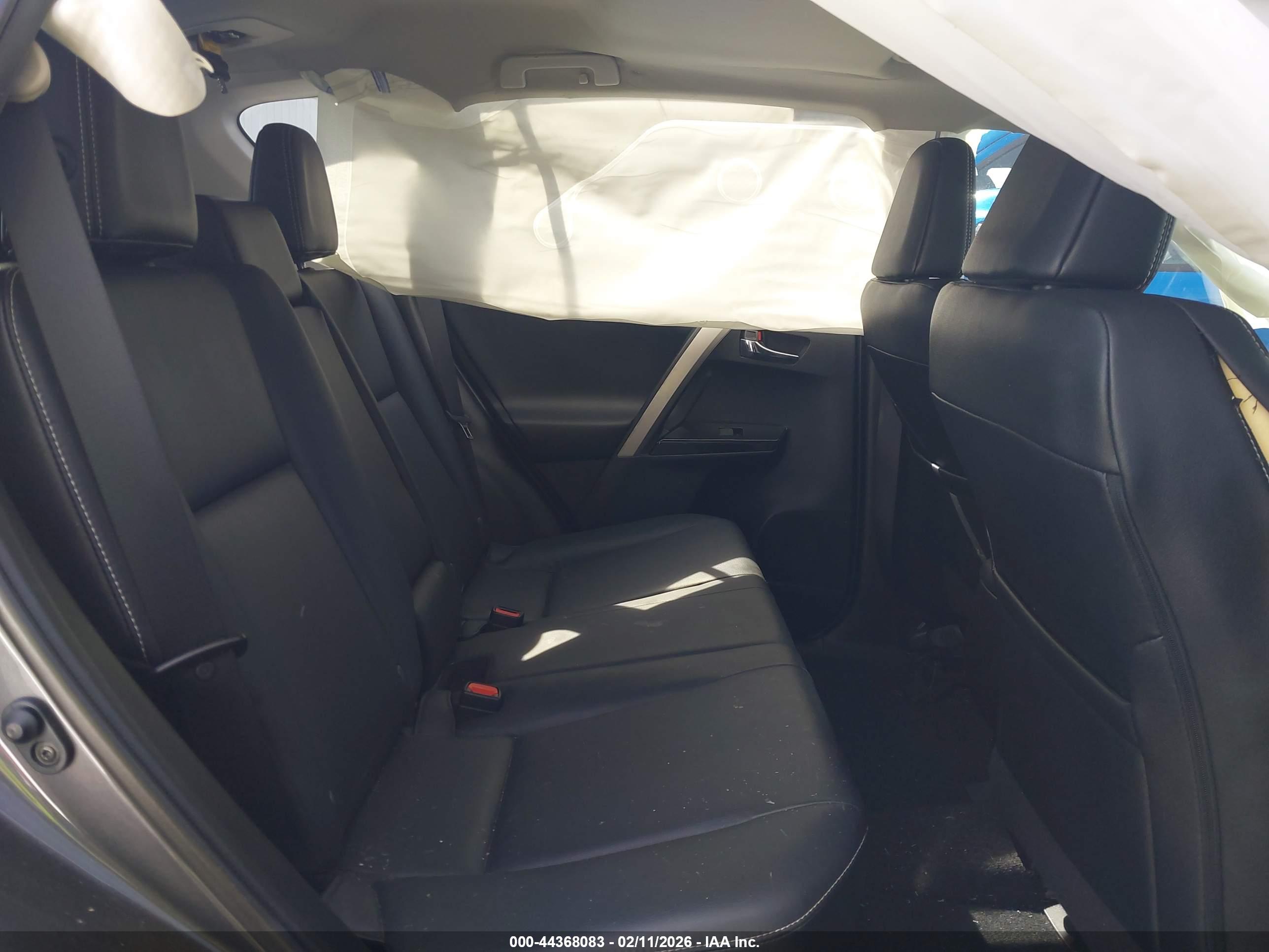 TOYOTA RAV4 image 8