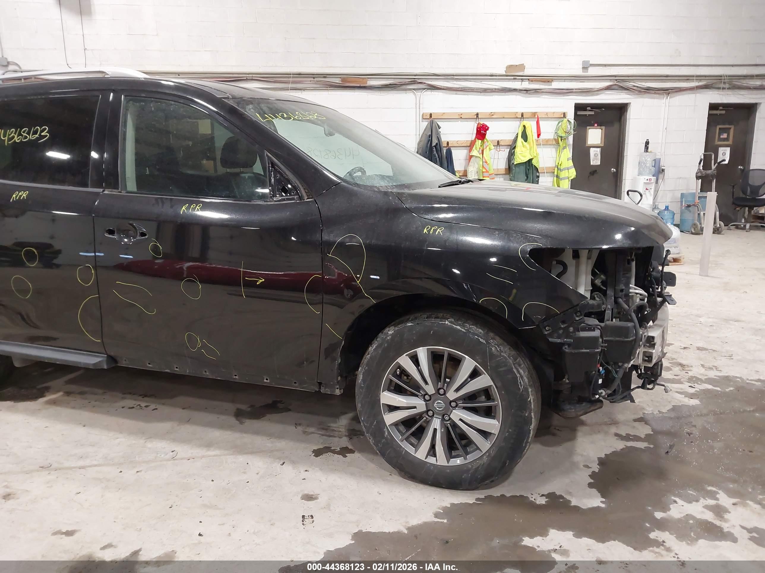 NISSAN PATHFINDER image 6