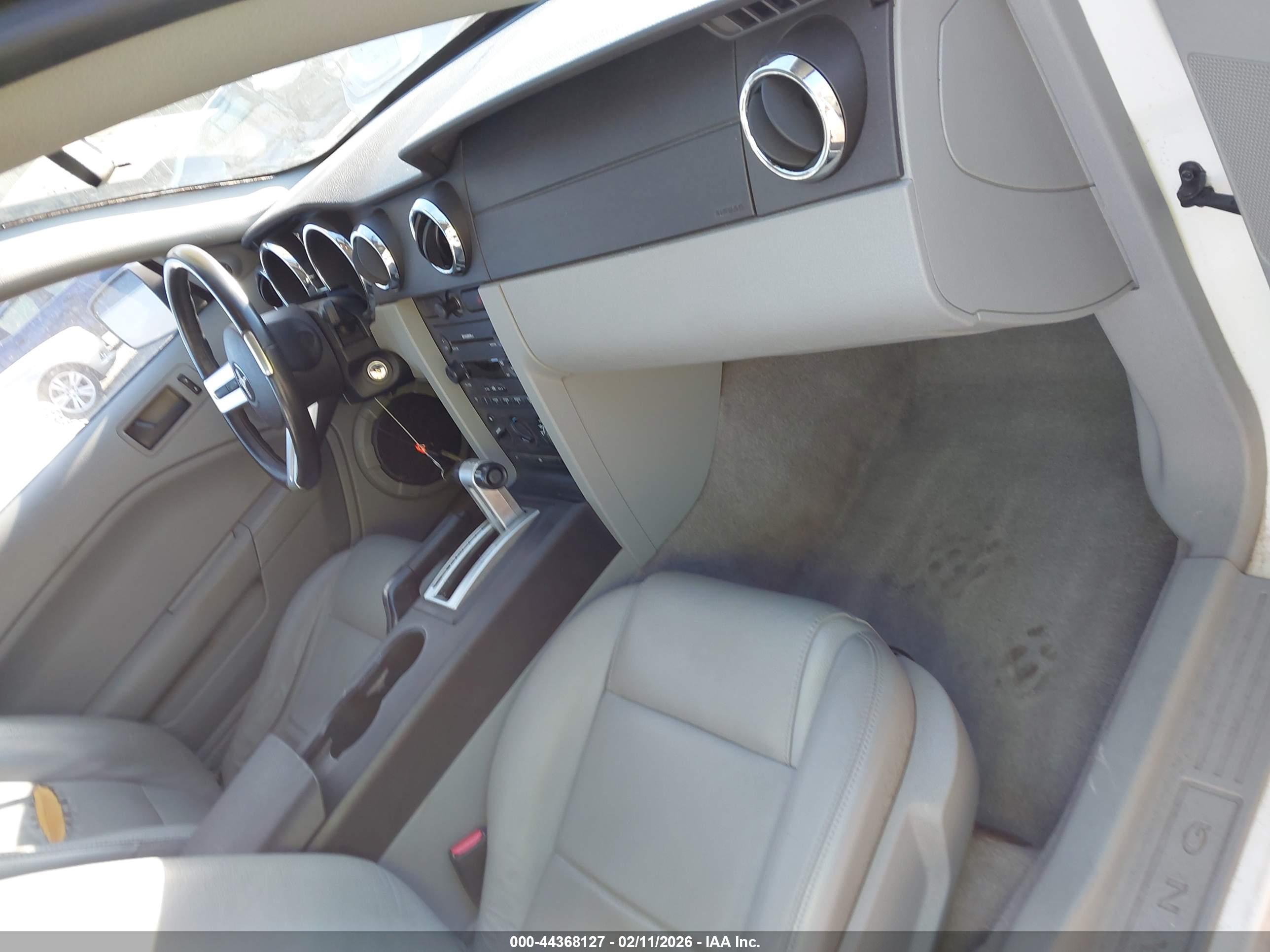 FORD MUSTANG image 5