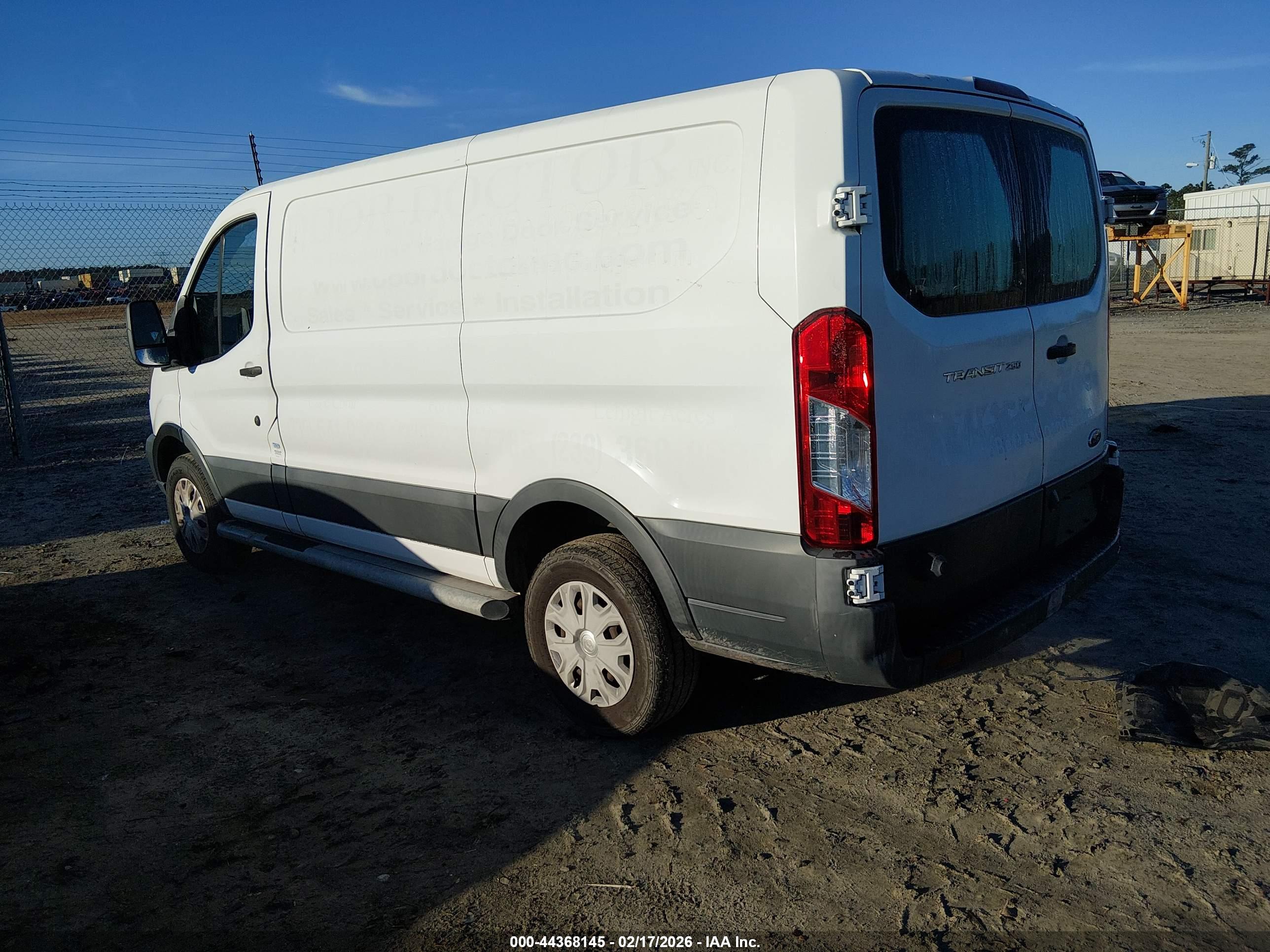FORD TRANSIT-250 image 3