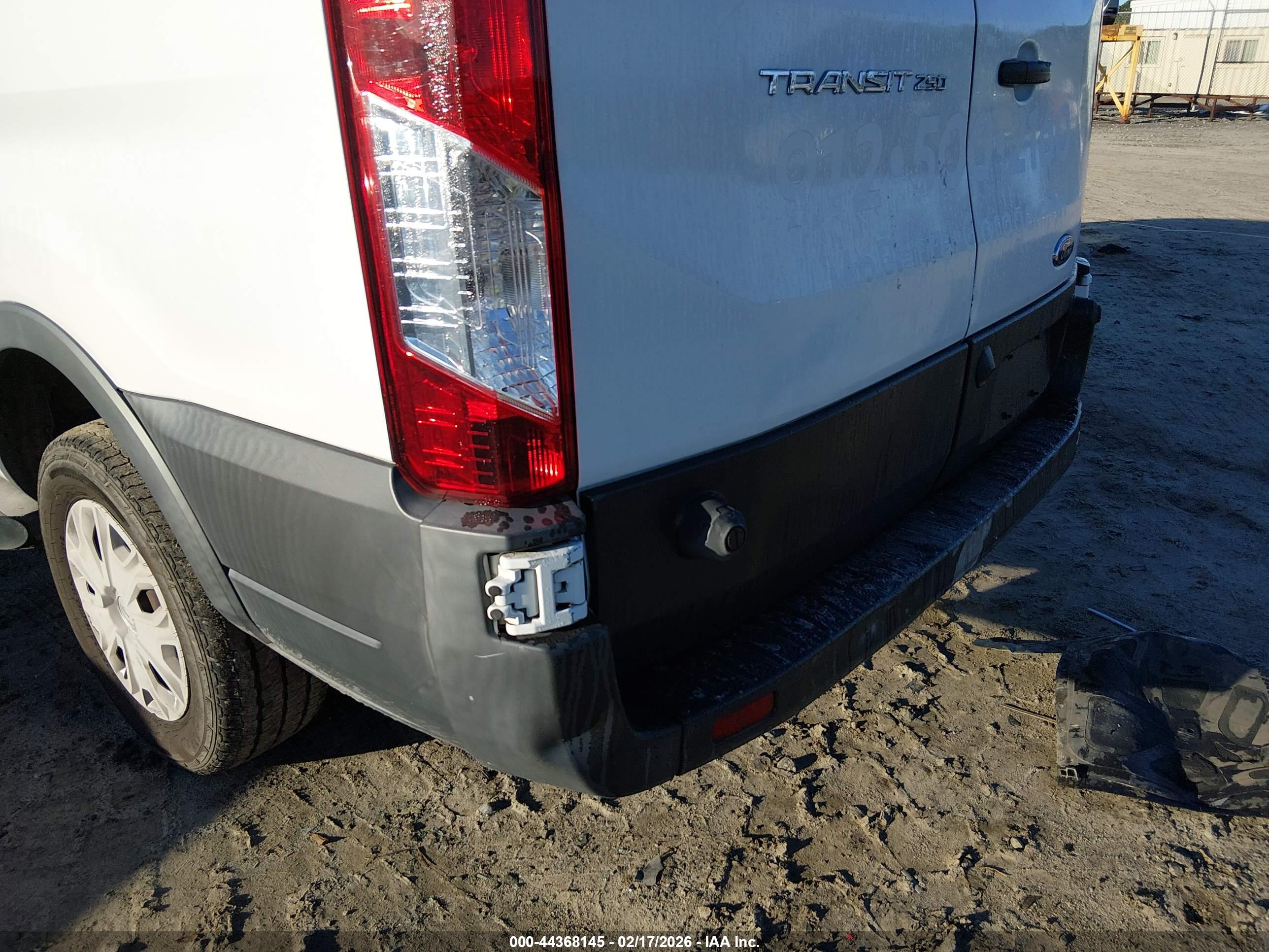 FORD TRANSIT-250 image 6