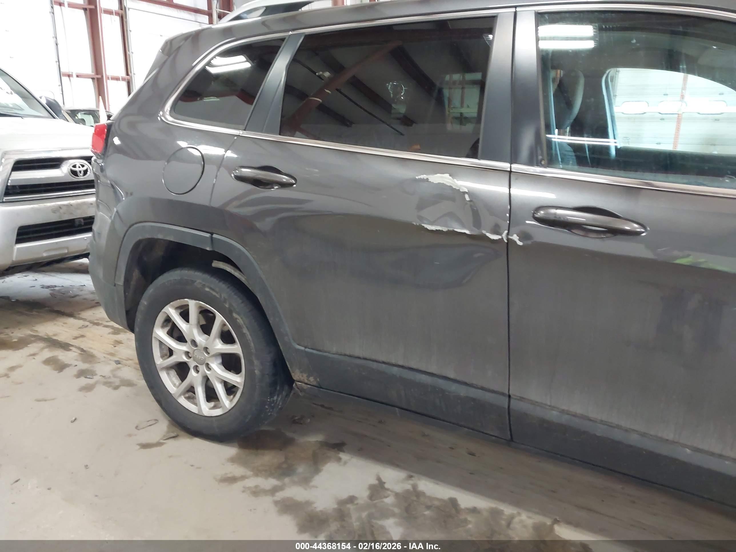 JEEP CHEROKEE image 6