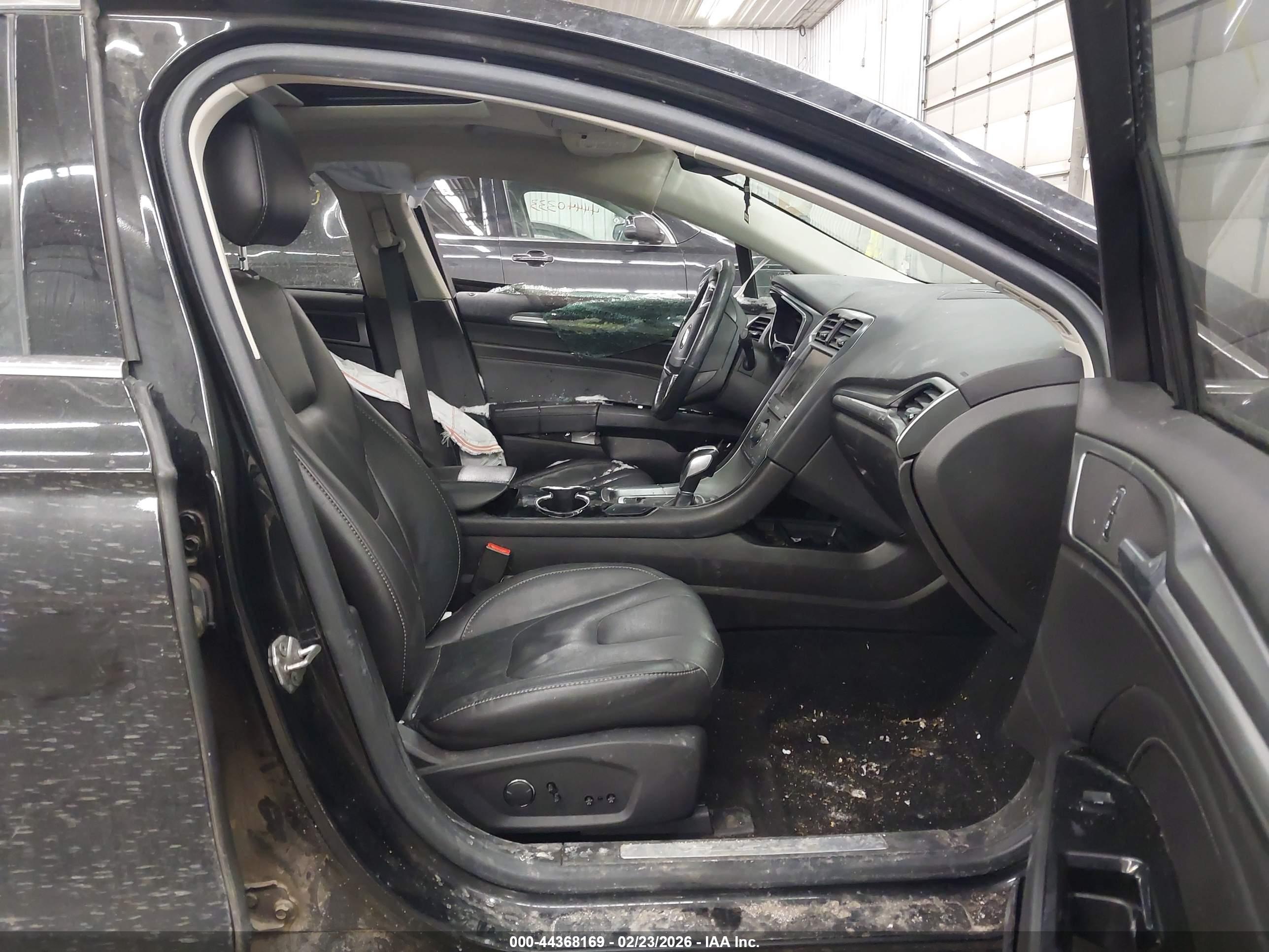 FORD FUSION image 5
