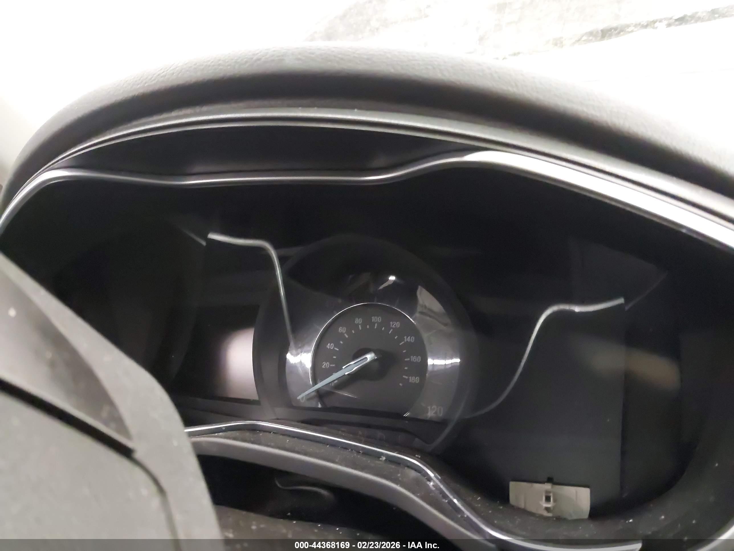 FORD FUSION image 7