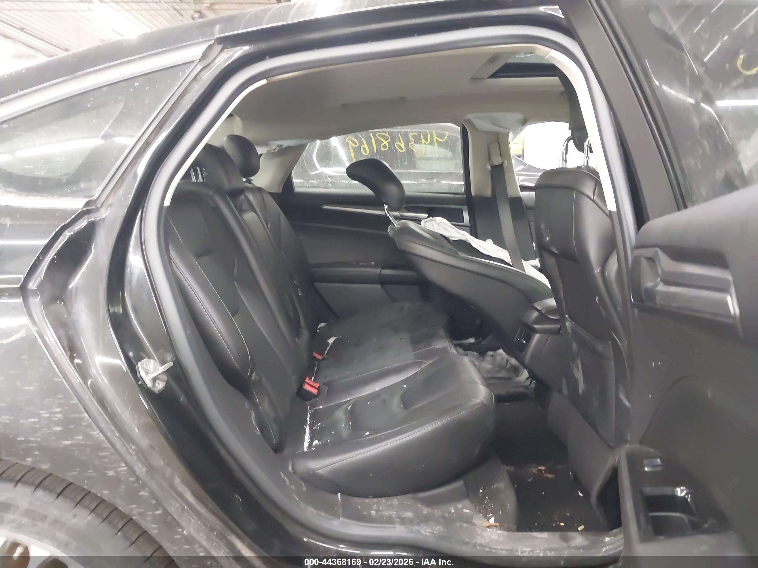 FORD FUSION image 8