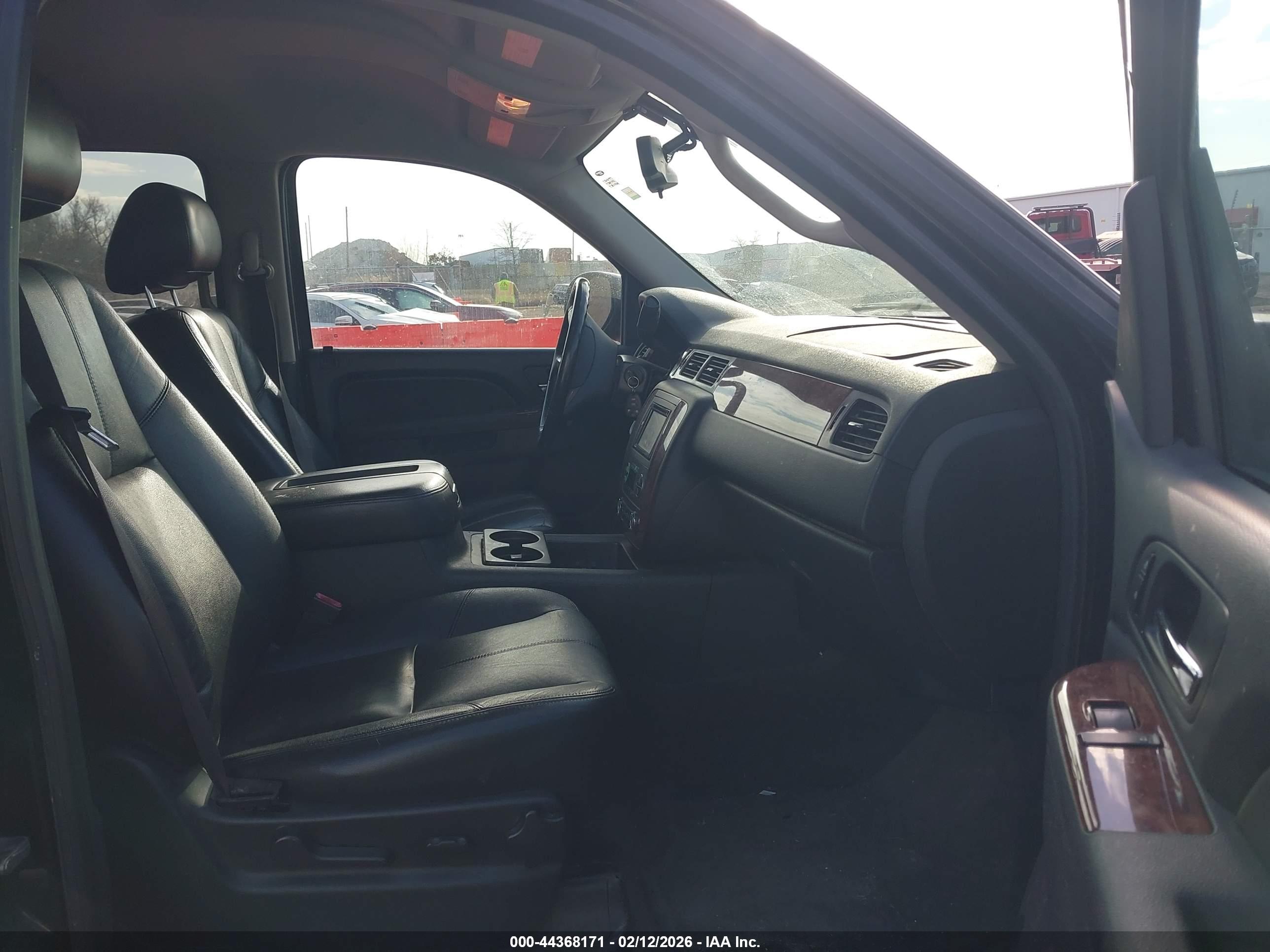CHEVROLET TAHOE image 5