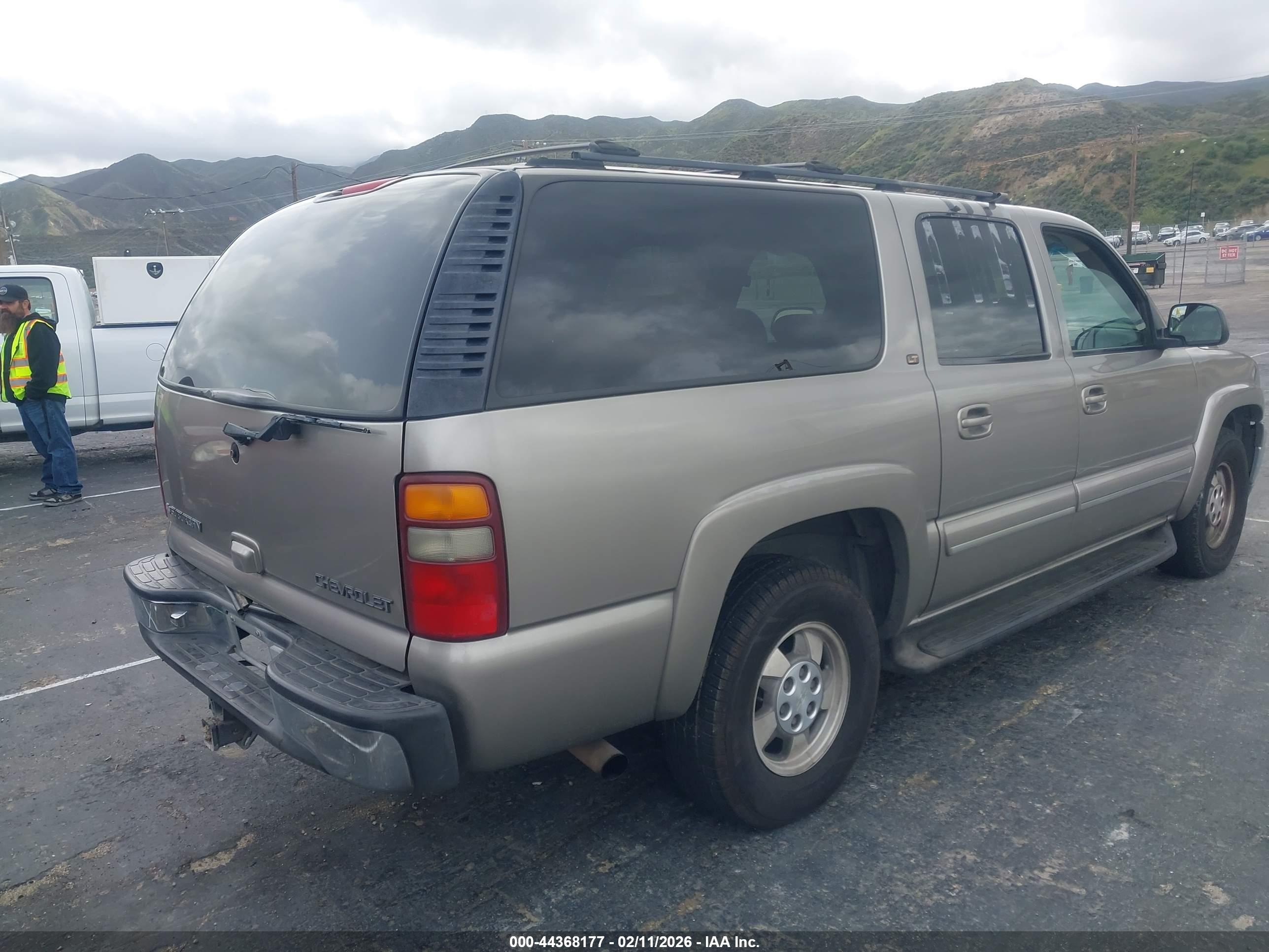 CHEVROLET SUBURBAN image 4