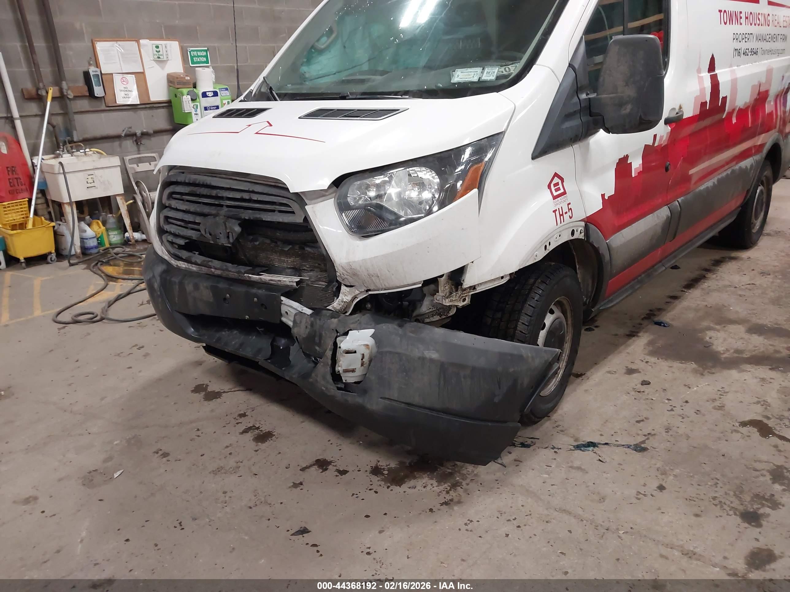 FORD TRANSIT-150 image 6