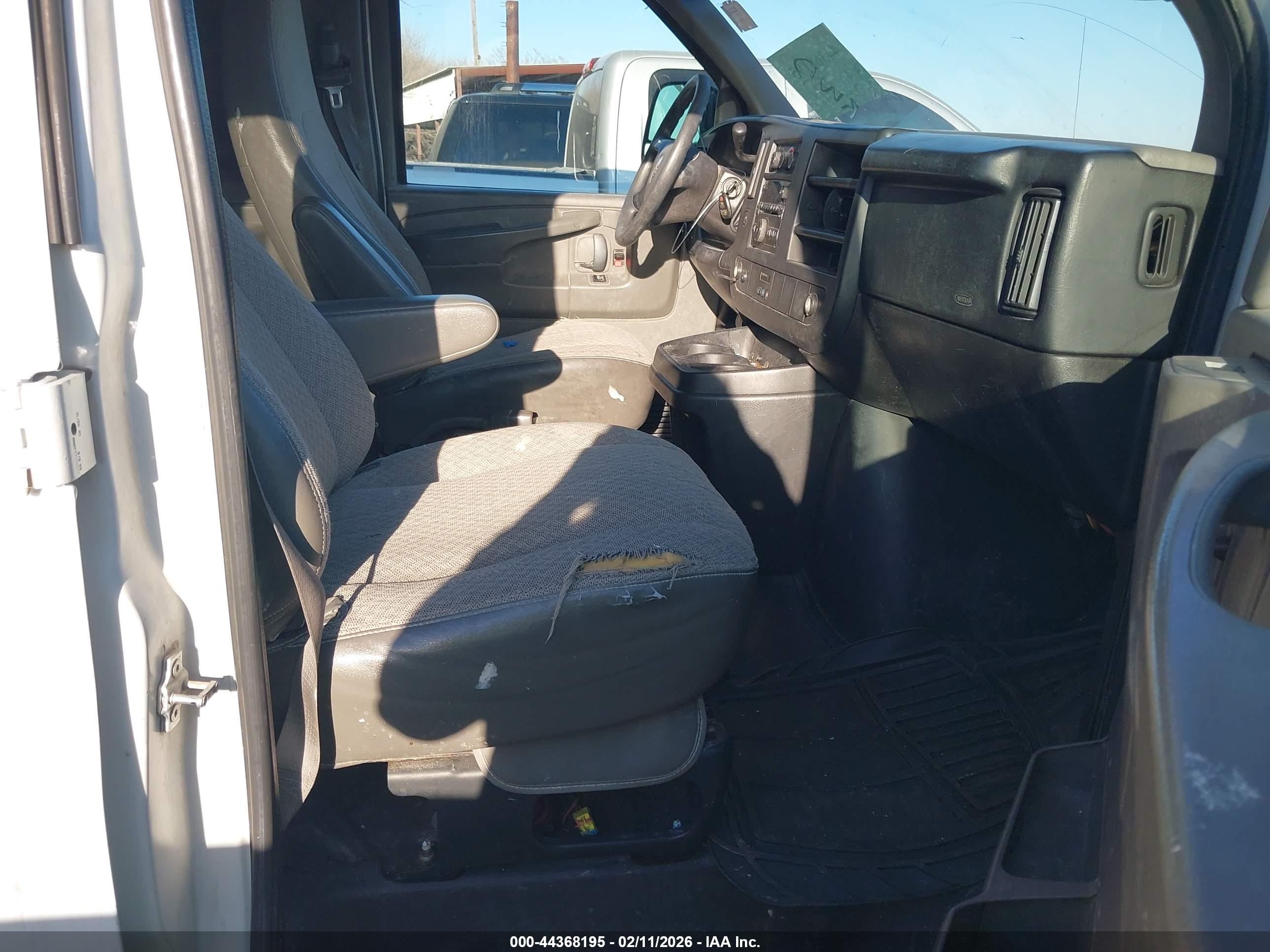 CHEVROLET EXPRESS image 5
