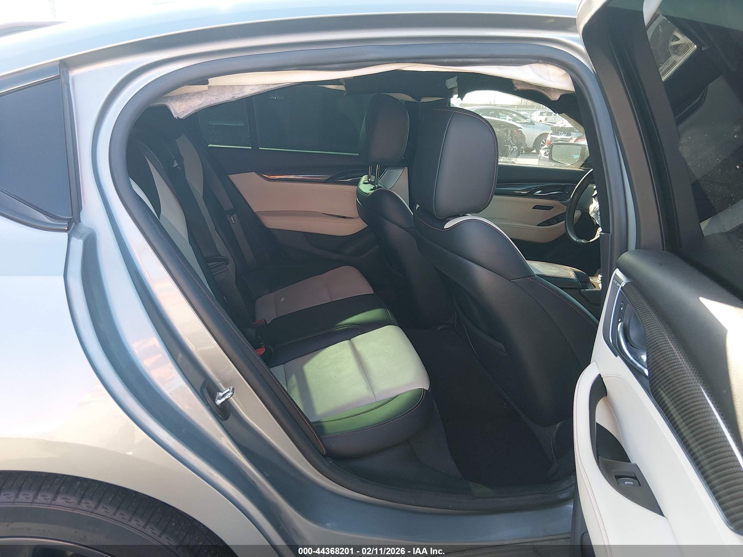 CADILLAC CT5 image 8