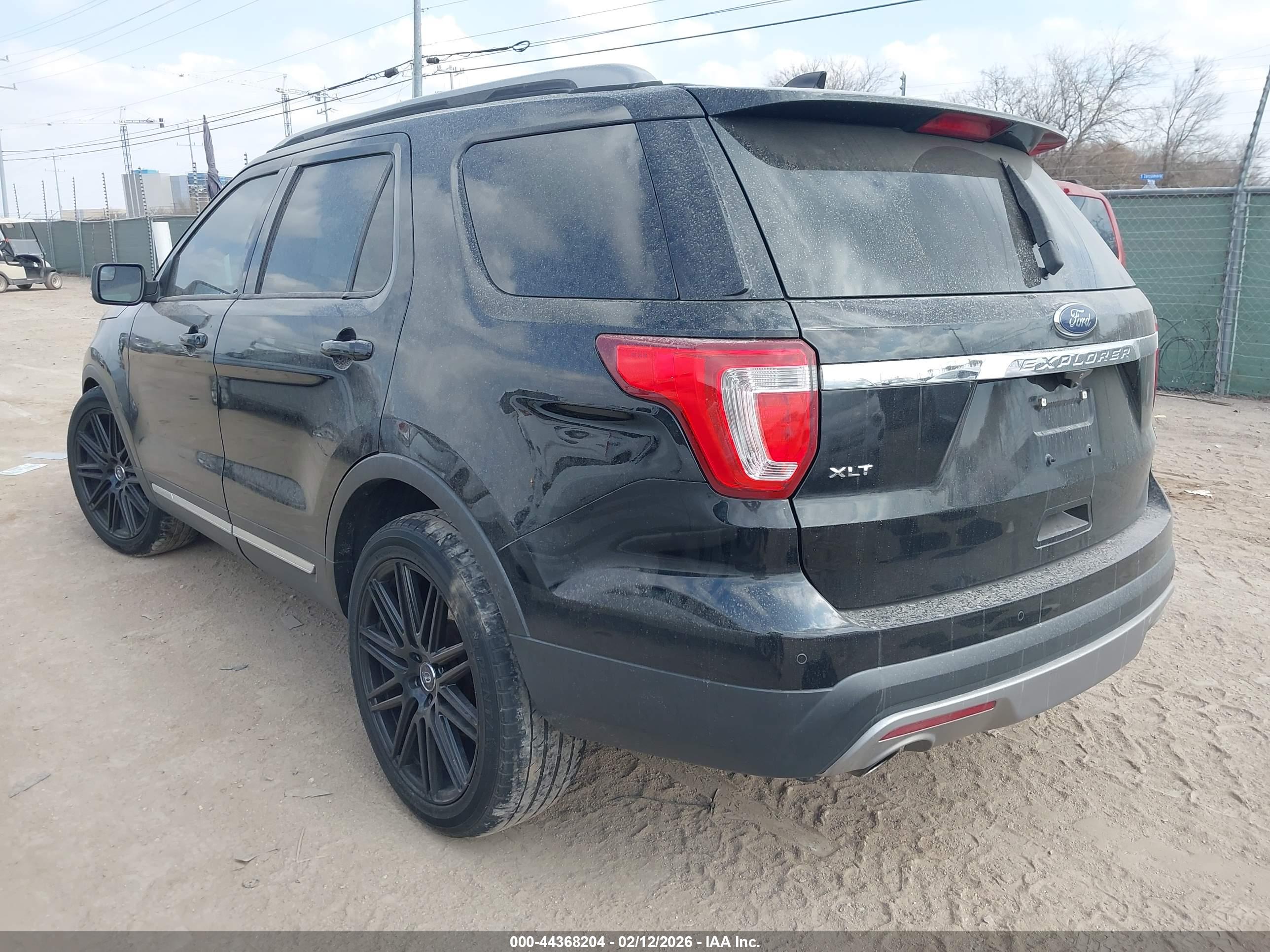 FORD EXPLORER image 3