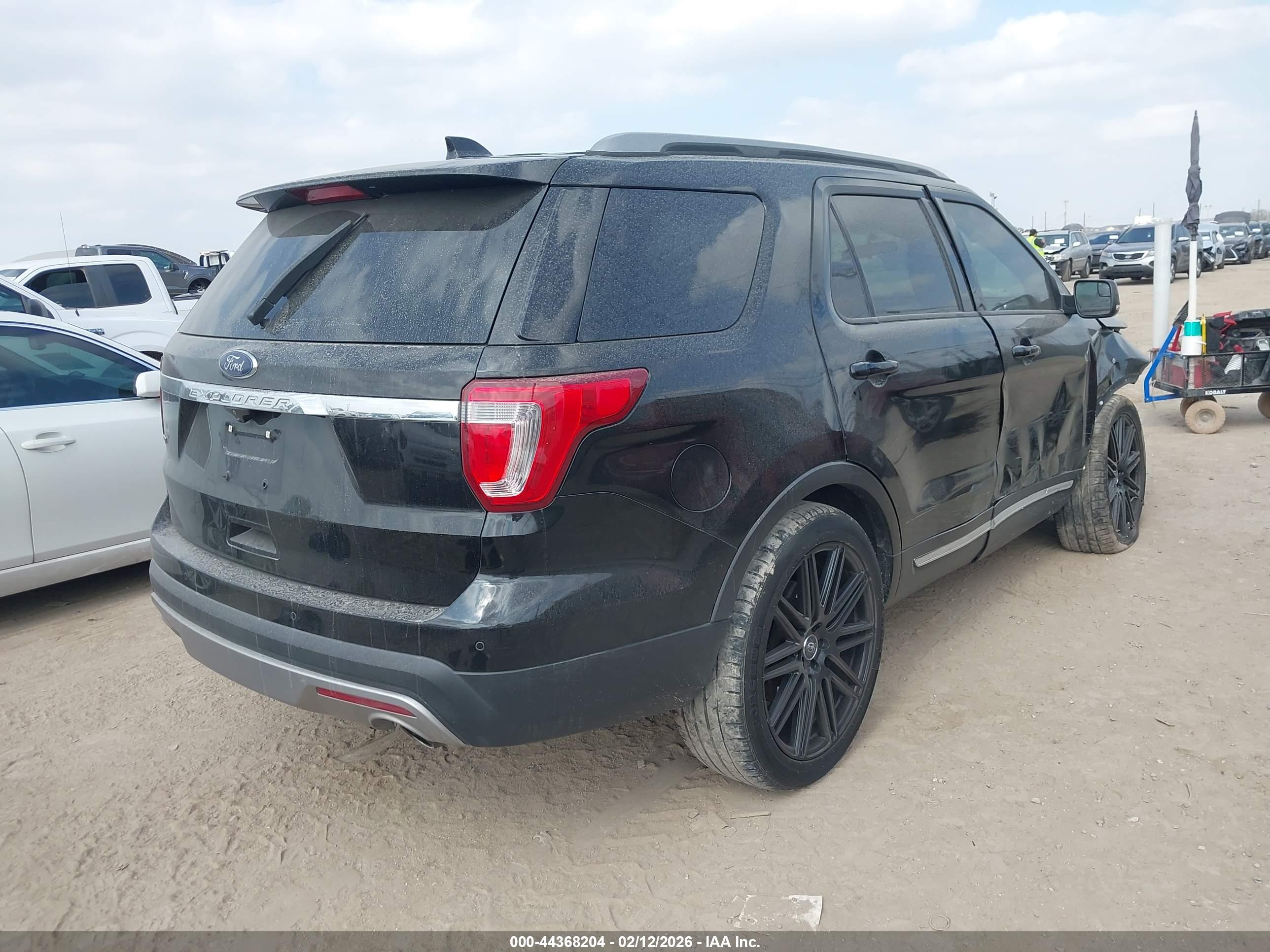 FORD EXPLORER image 4