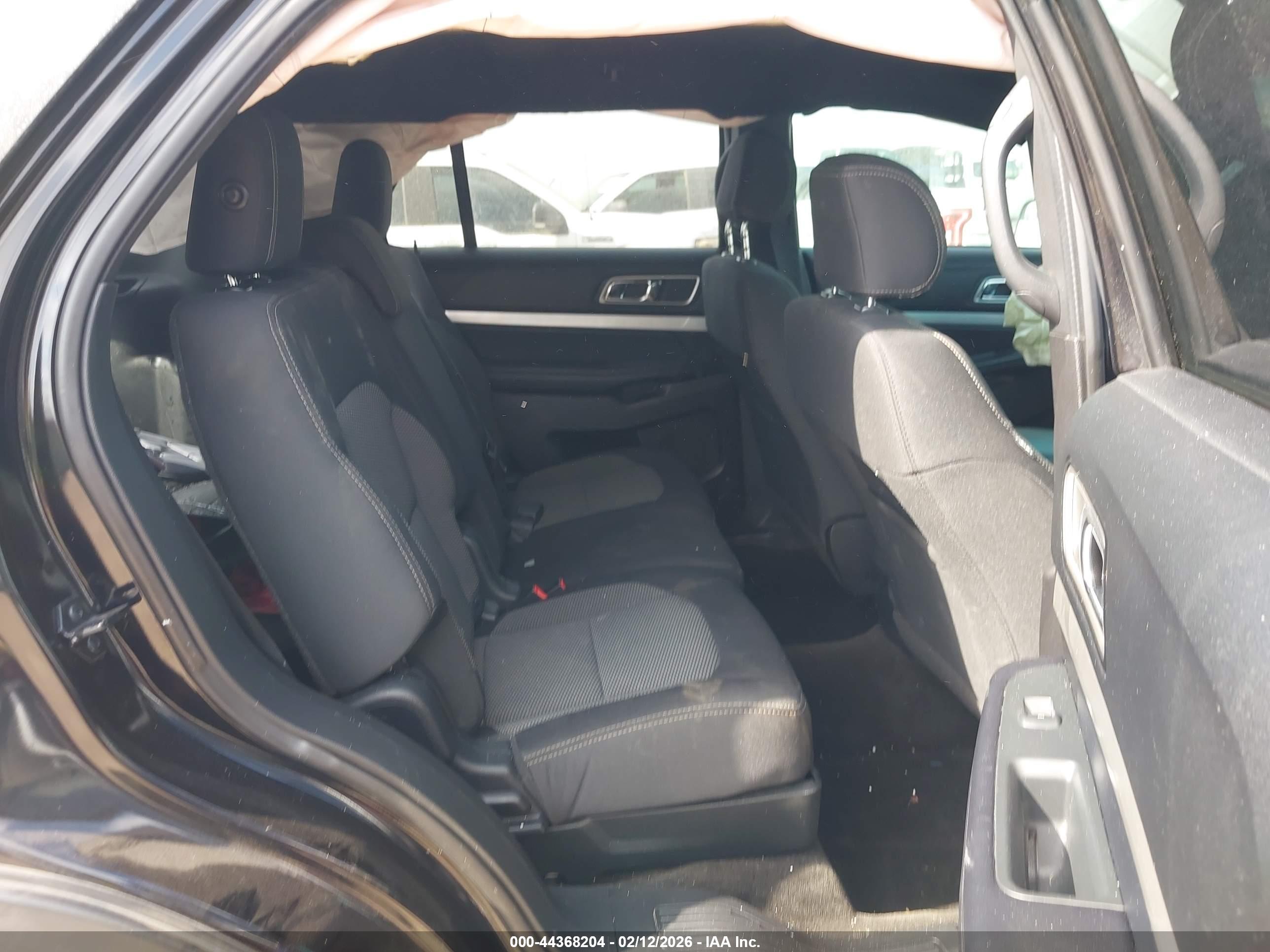 FORD EXPLORER image 8