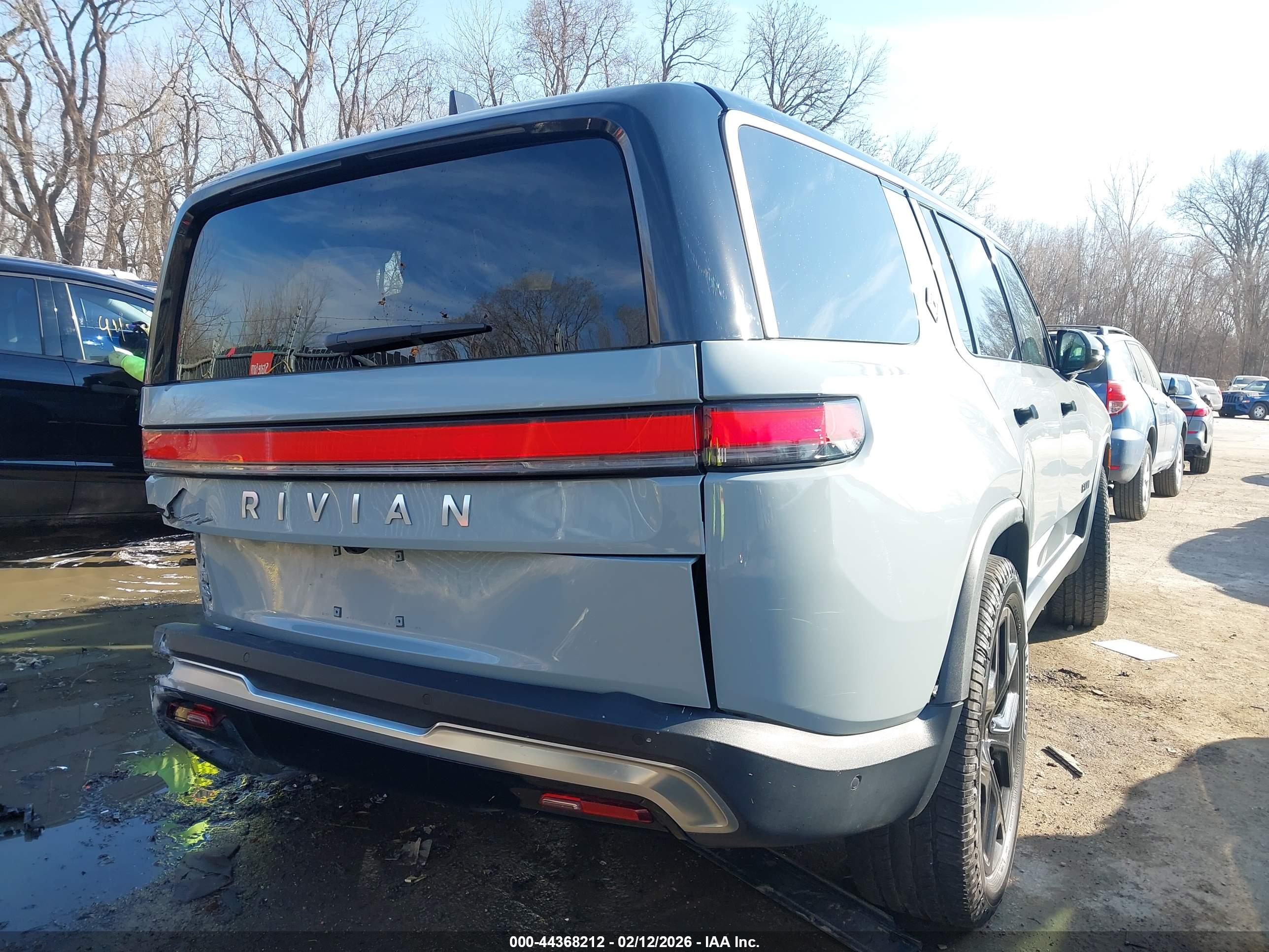 RIVIAN R1S image 4