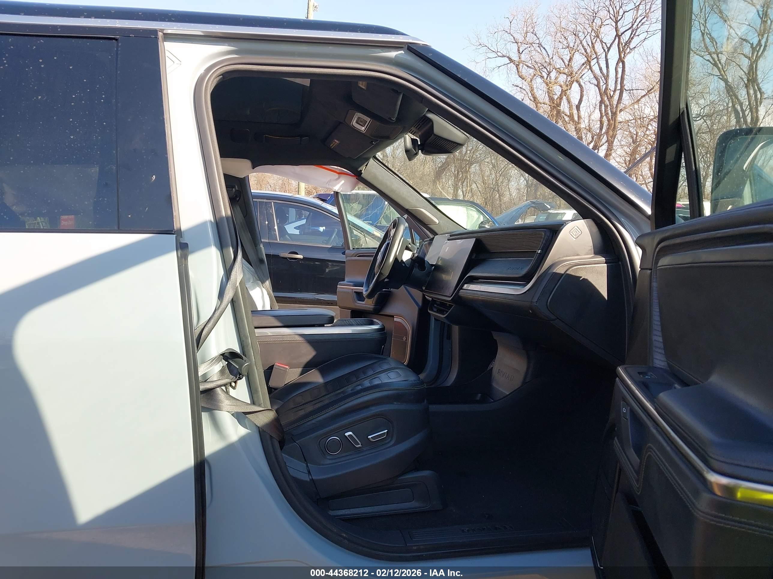 RIVIAN R1S image 5
