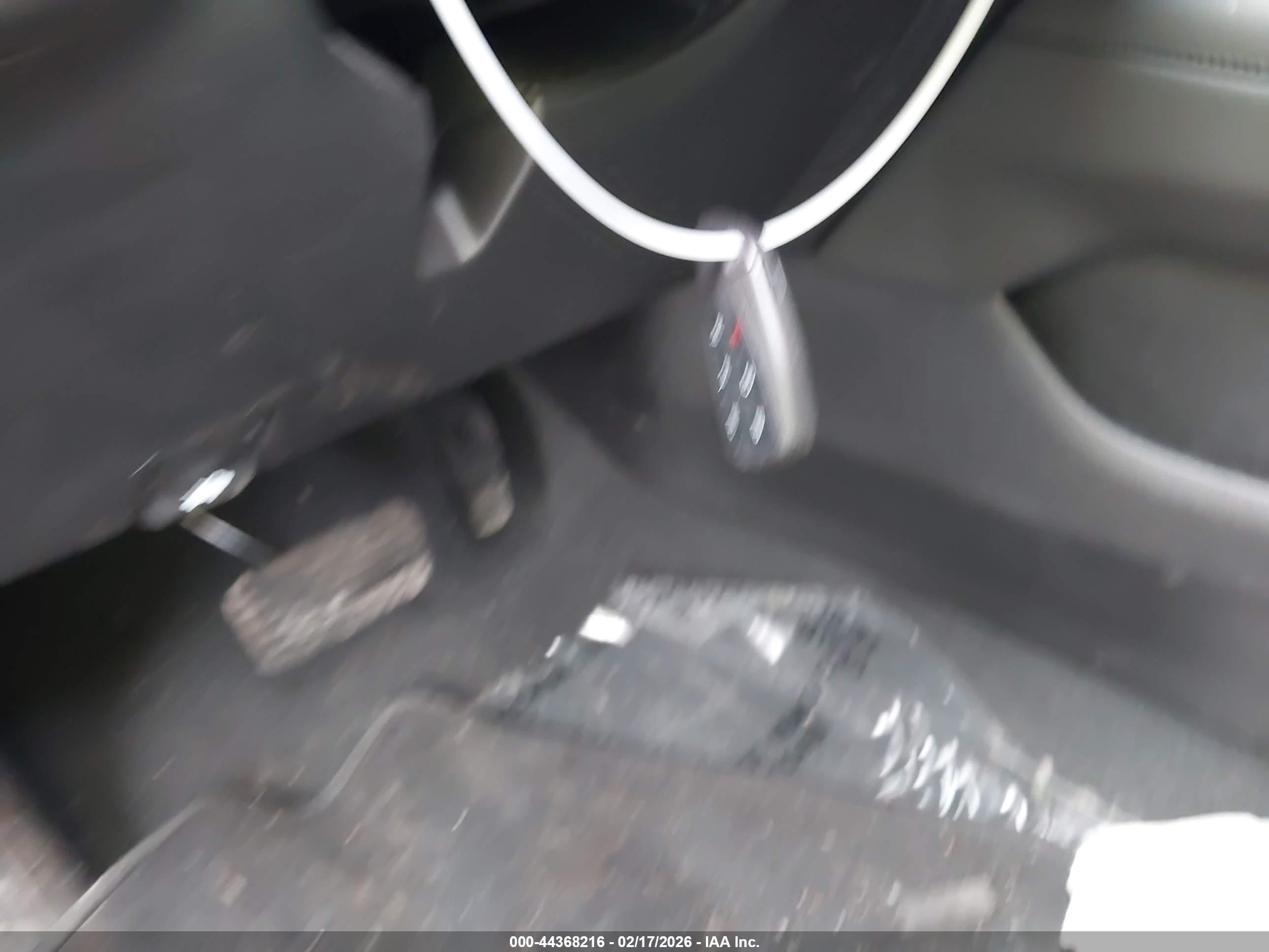 CHEVROLET SUBURBAN image 11