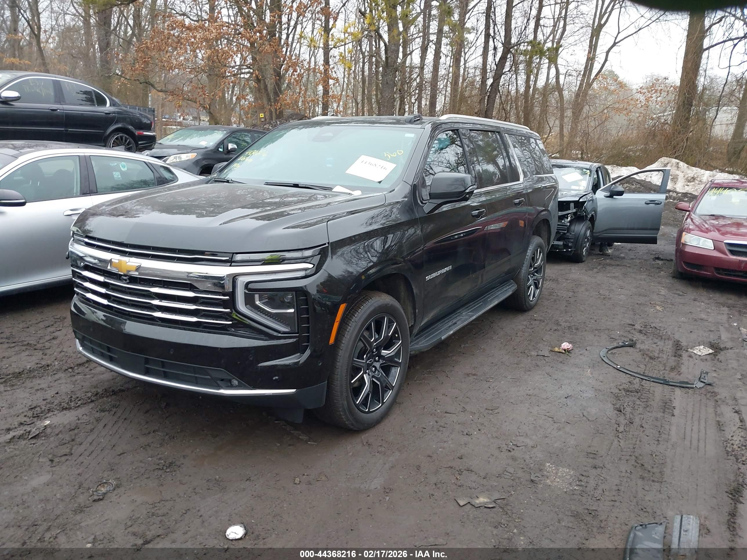 CHEVROLET SUBURBAN image 2