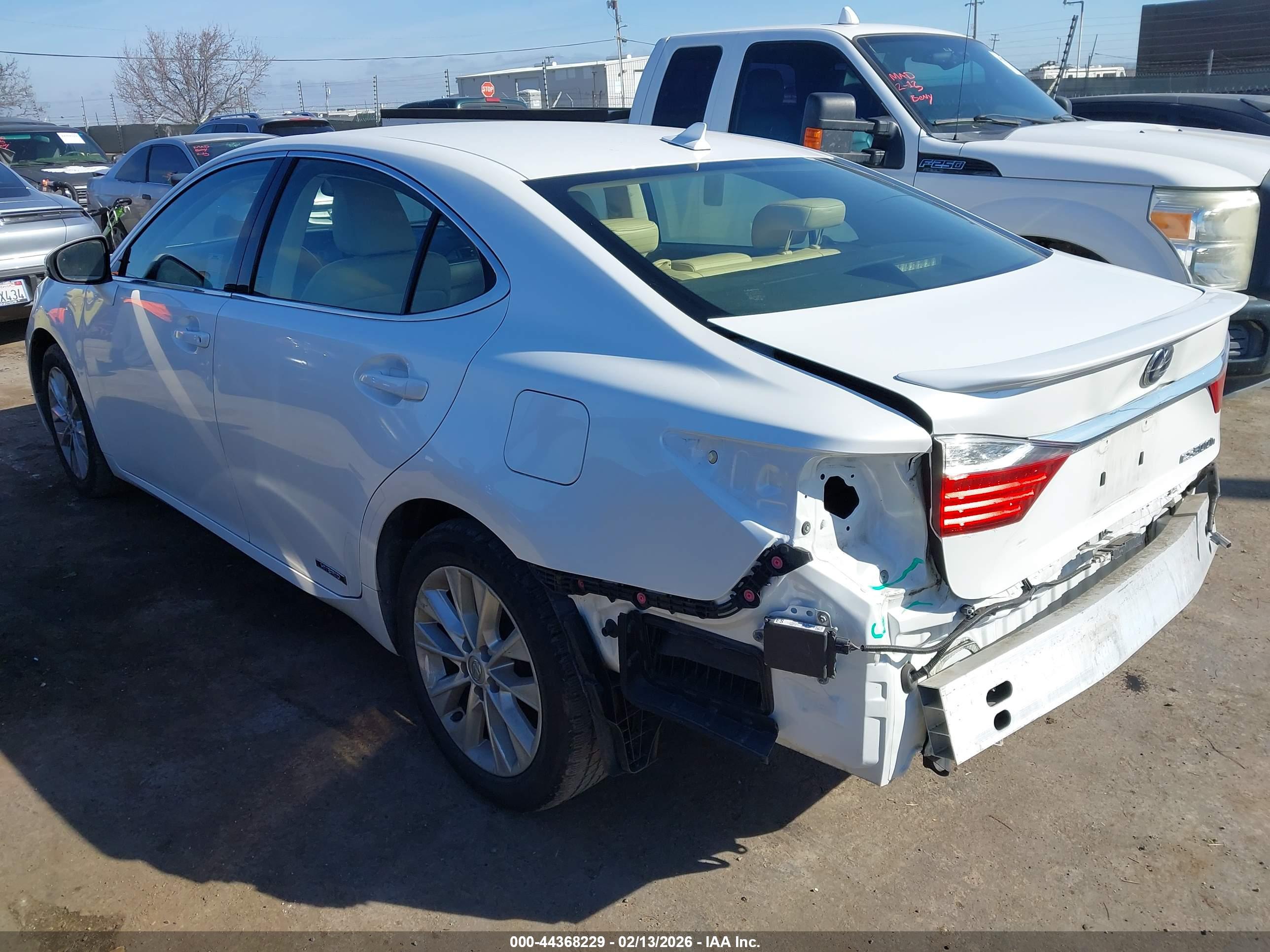 LEXUS ES image 3