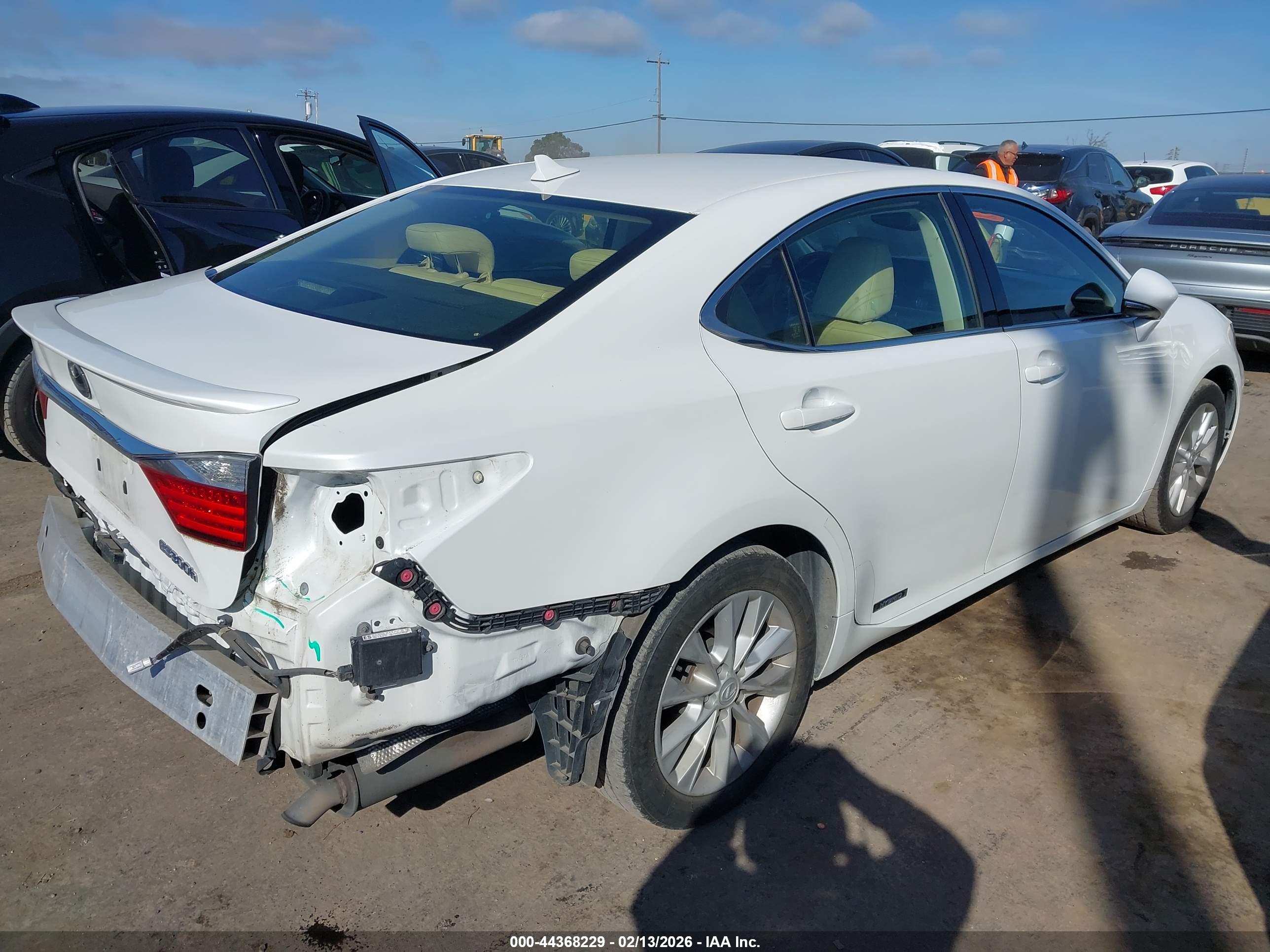 LEXUS ES image 4