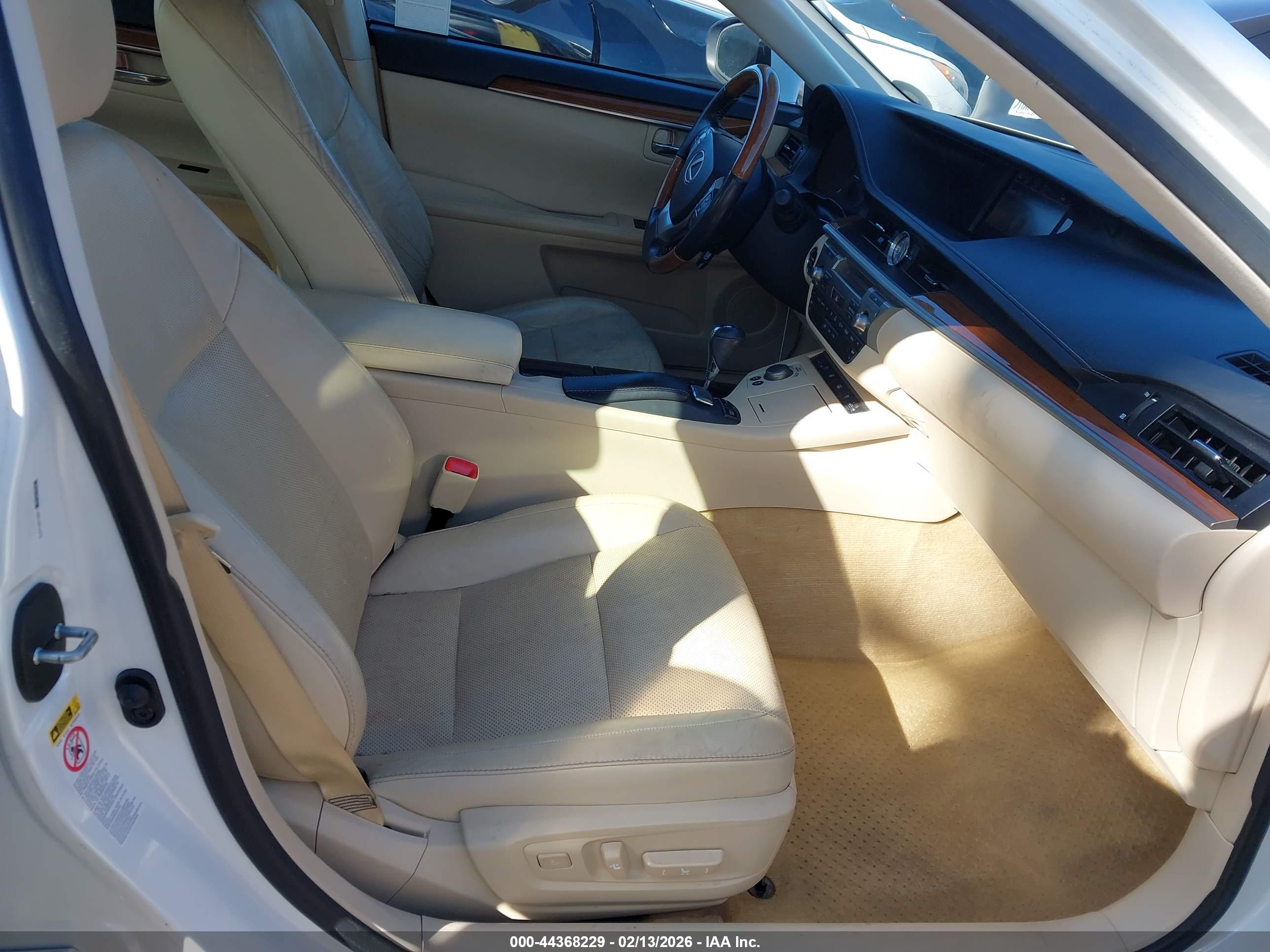 LEXUS ES image 5
