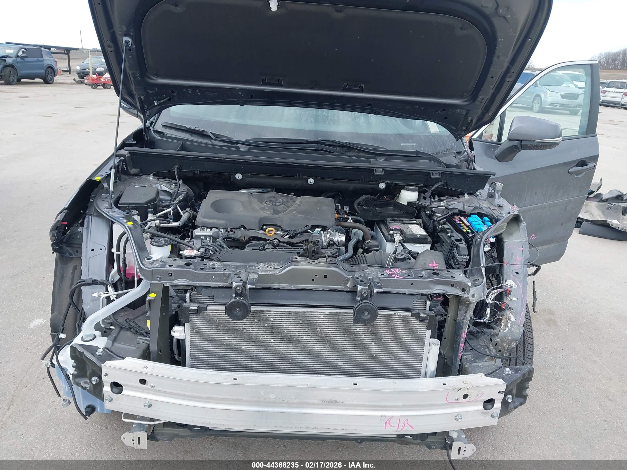 TOYOTA RAV4 image 10