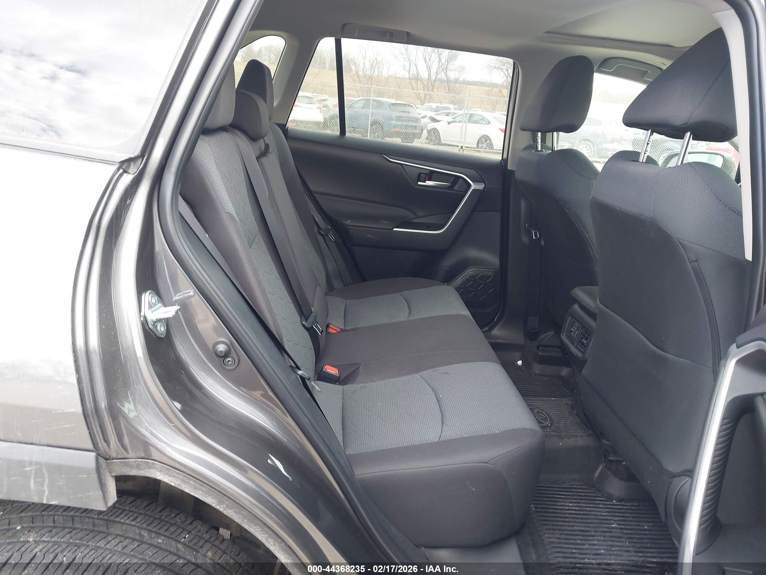 TOYOTA RAV4 image 8