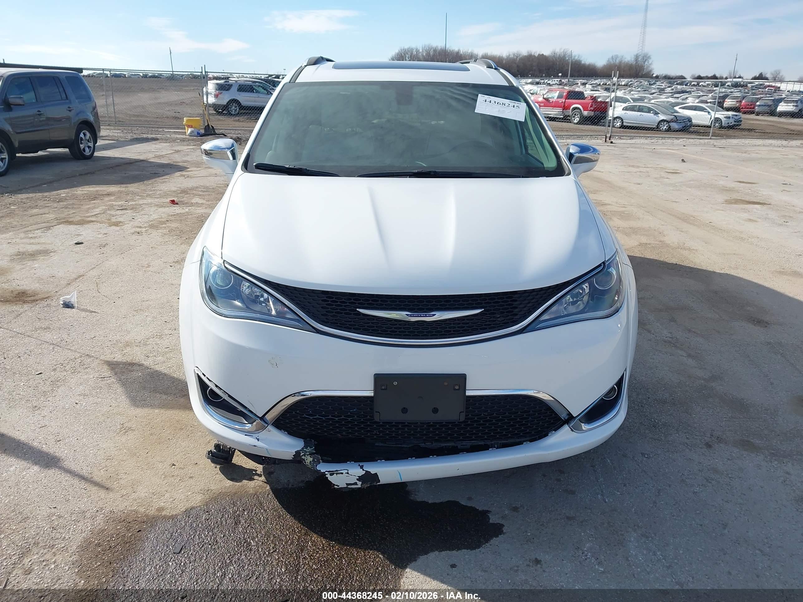 CHRYSLER PACIFICA image 6