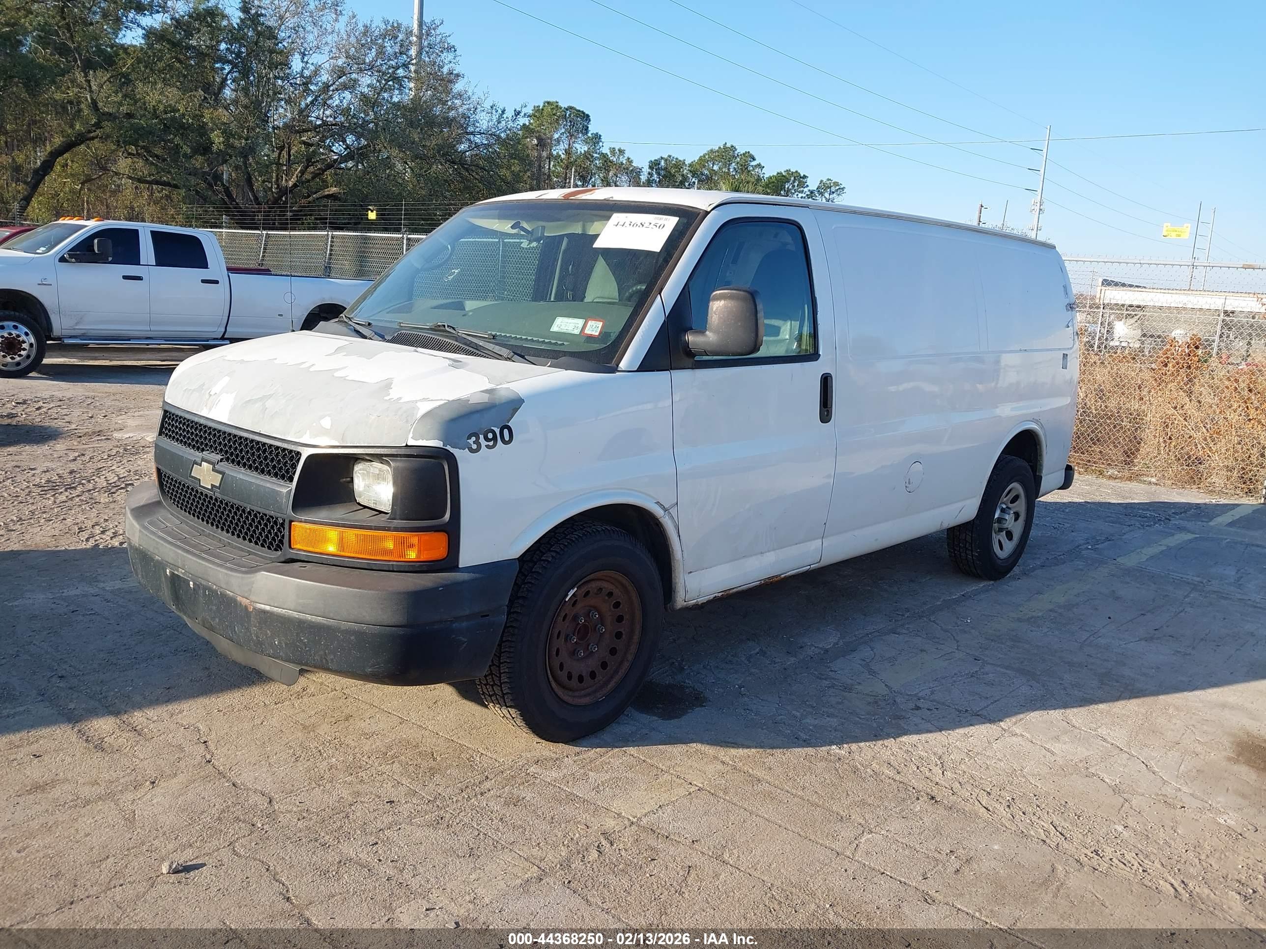 CHEVROLET EXPRESS image 2
