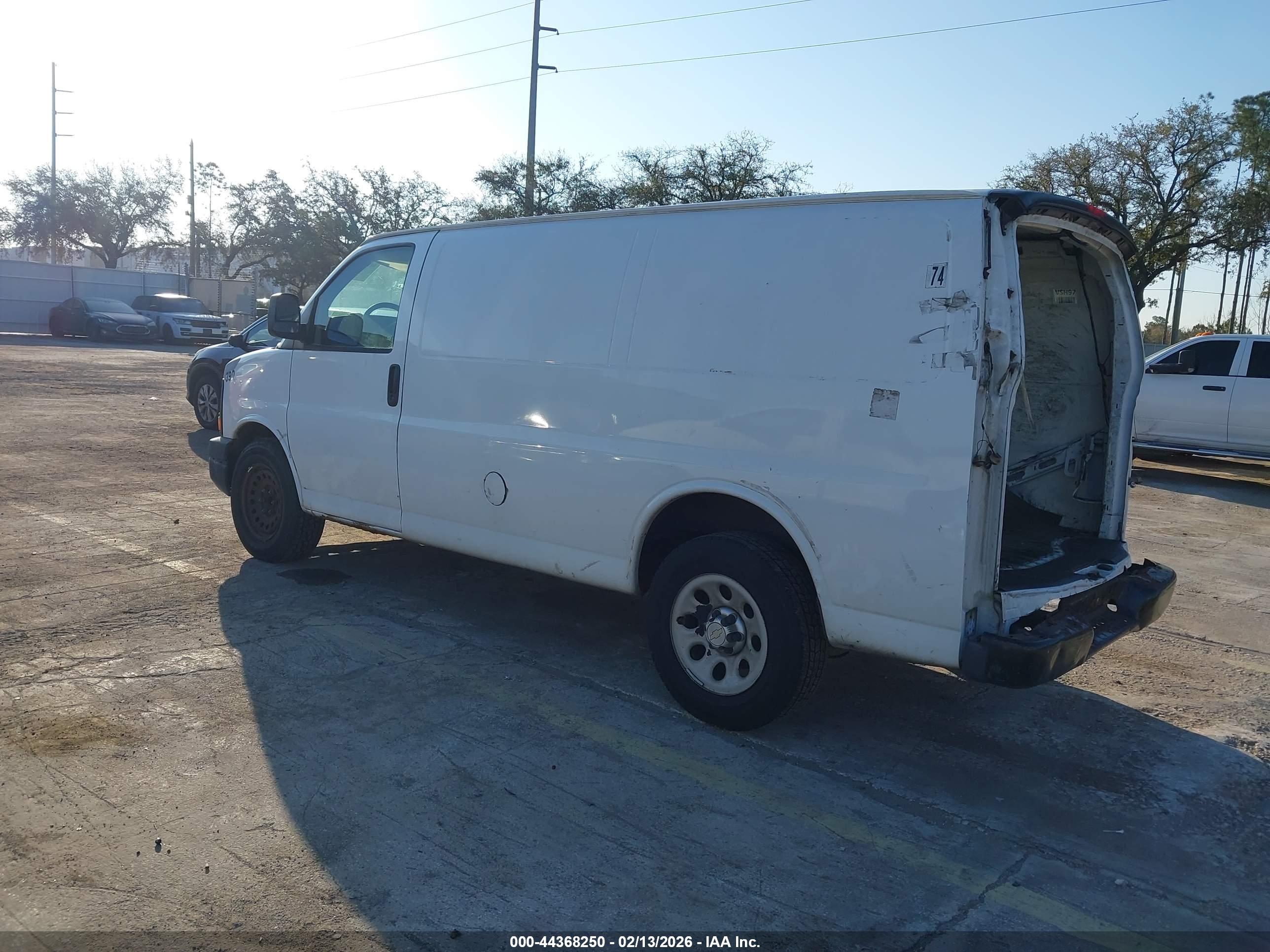 CHEVROLET EXPRESS image 3