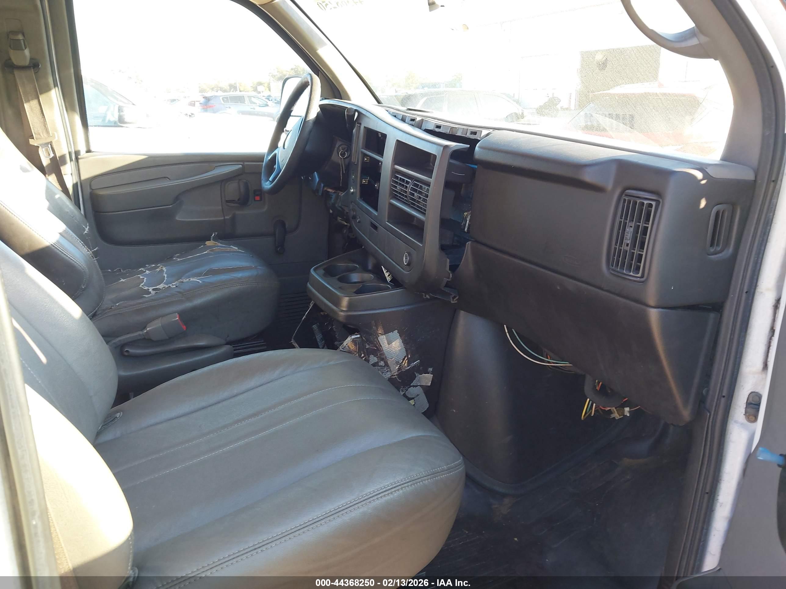 CHEVROLET EXPRESS image 5
