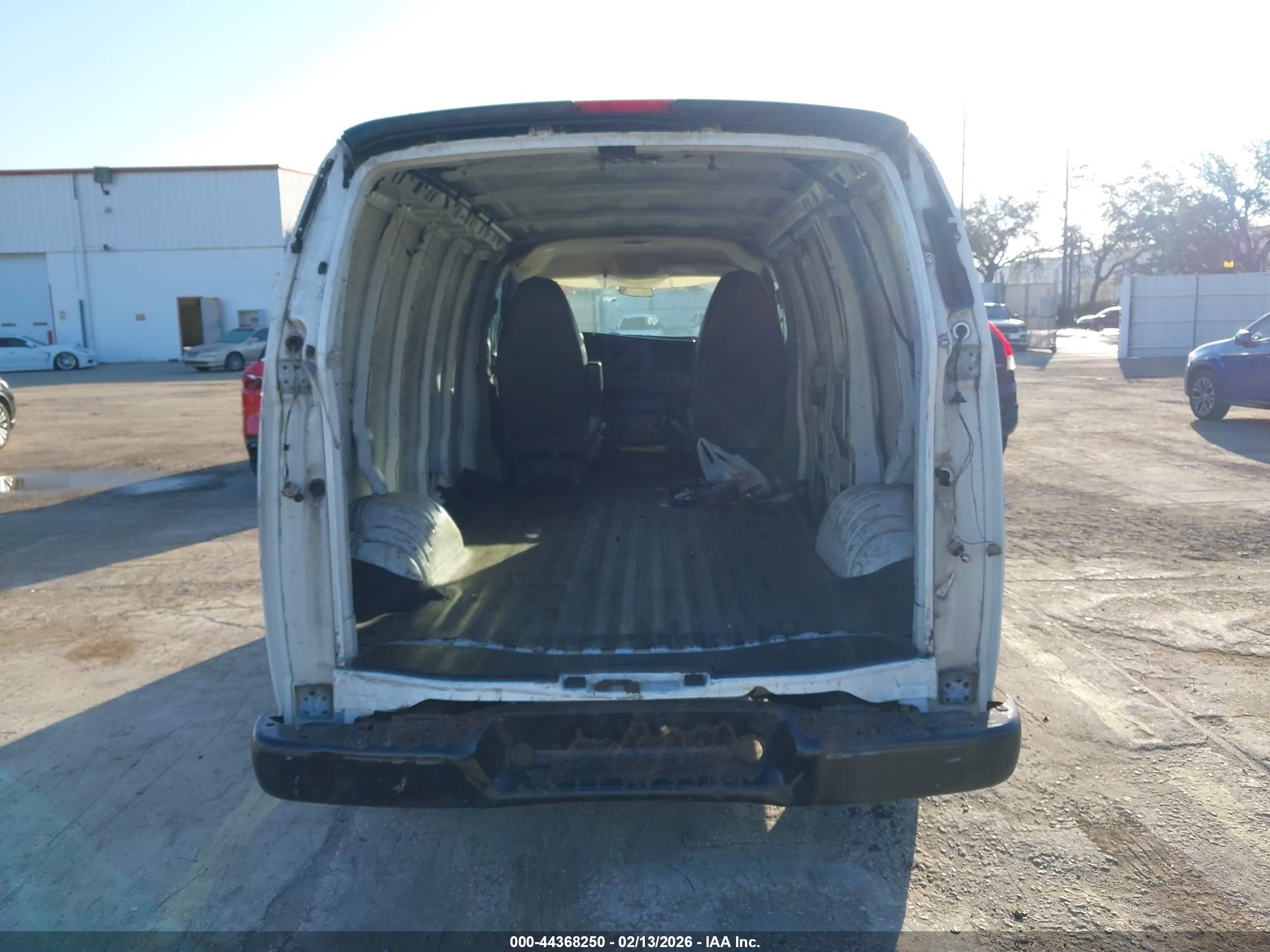 CHEVROLET EXPRESS image 6