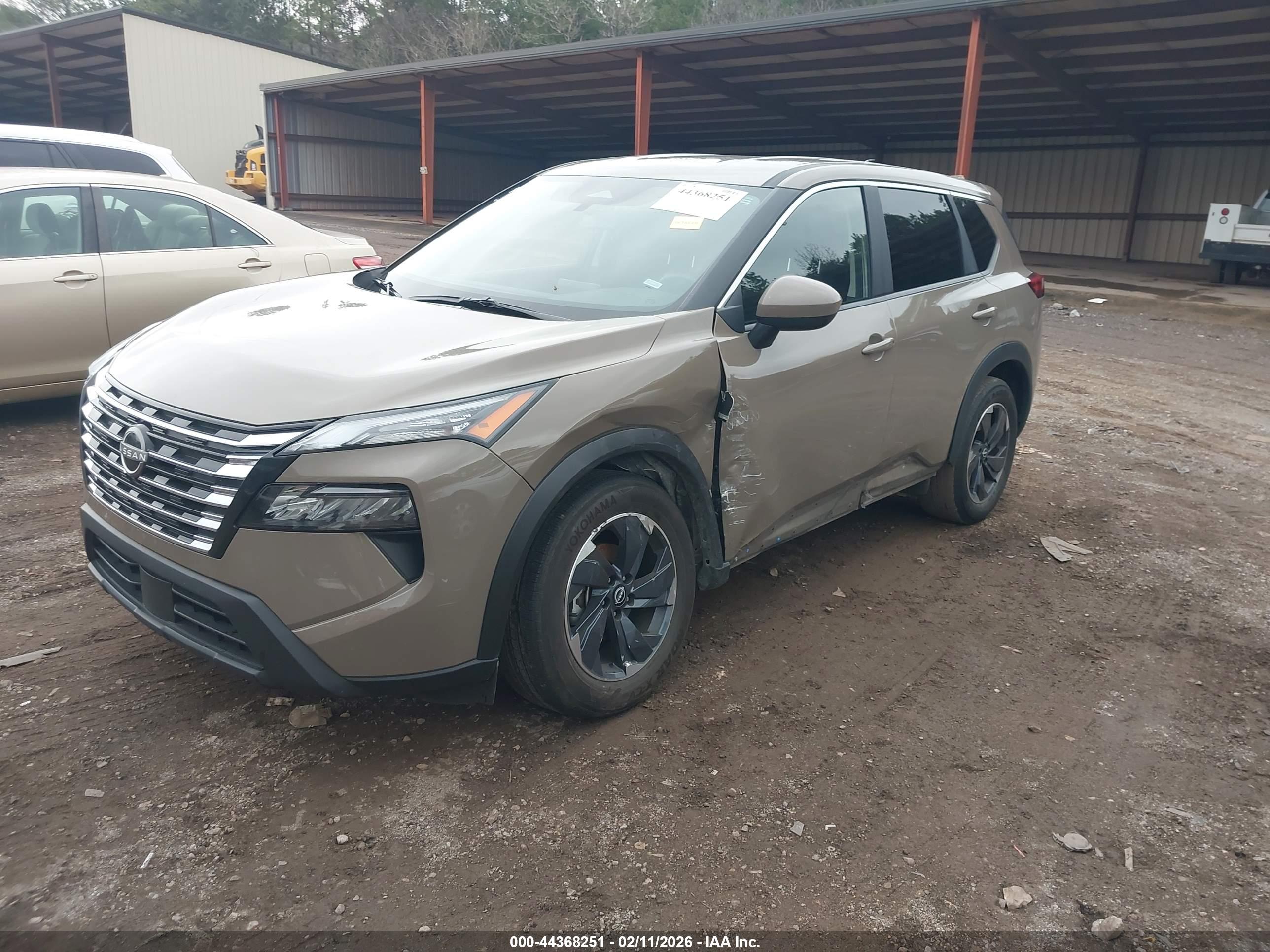 NISSAN ROGUE image 2