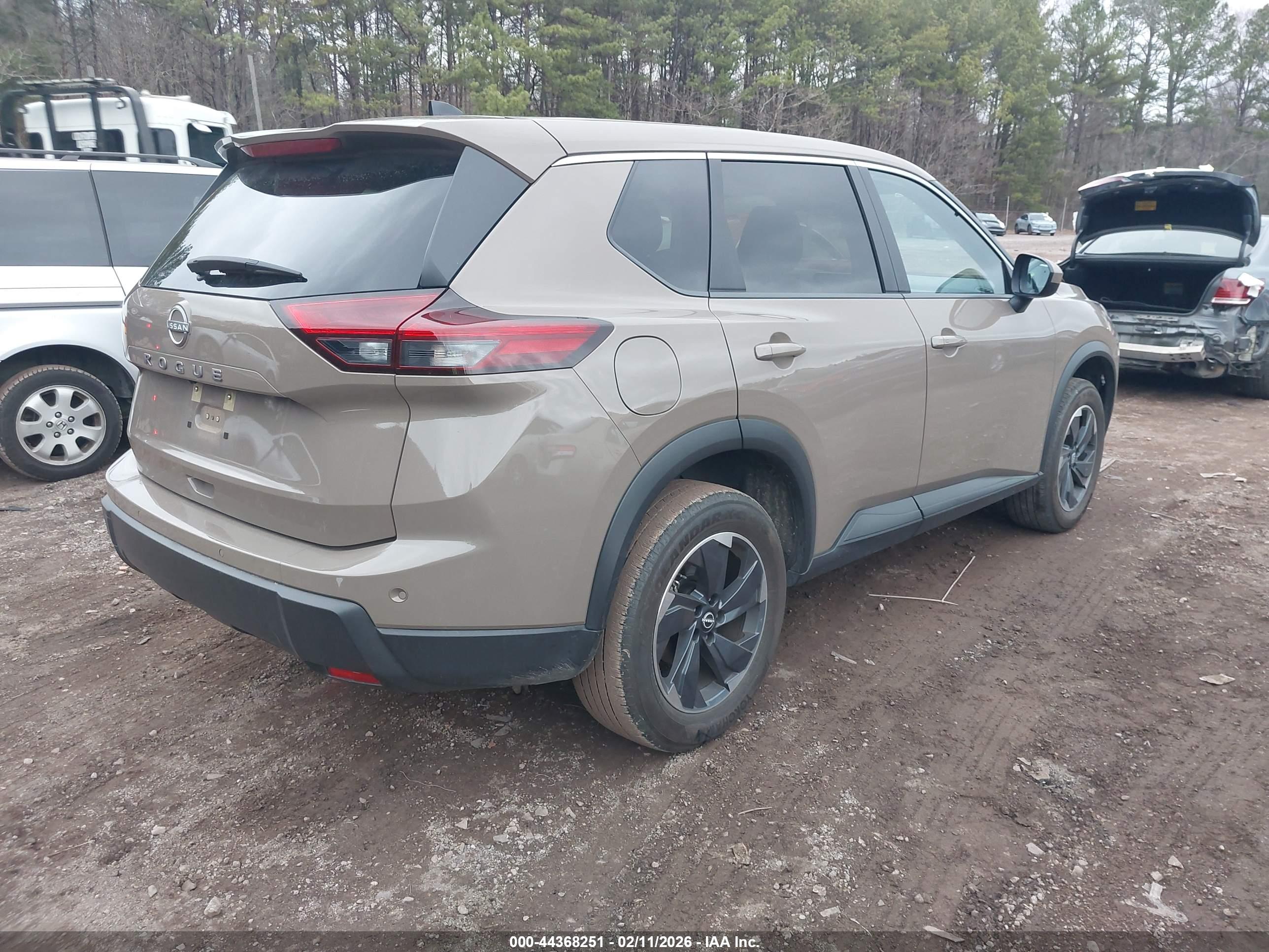 NISSAN ROGUE image 4