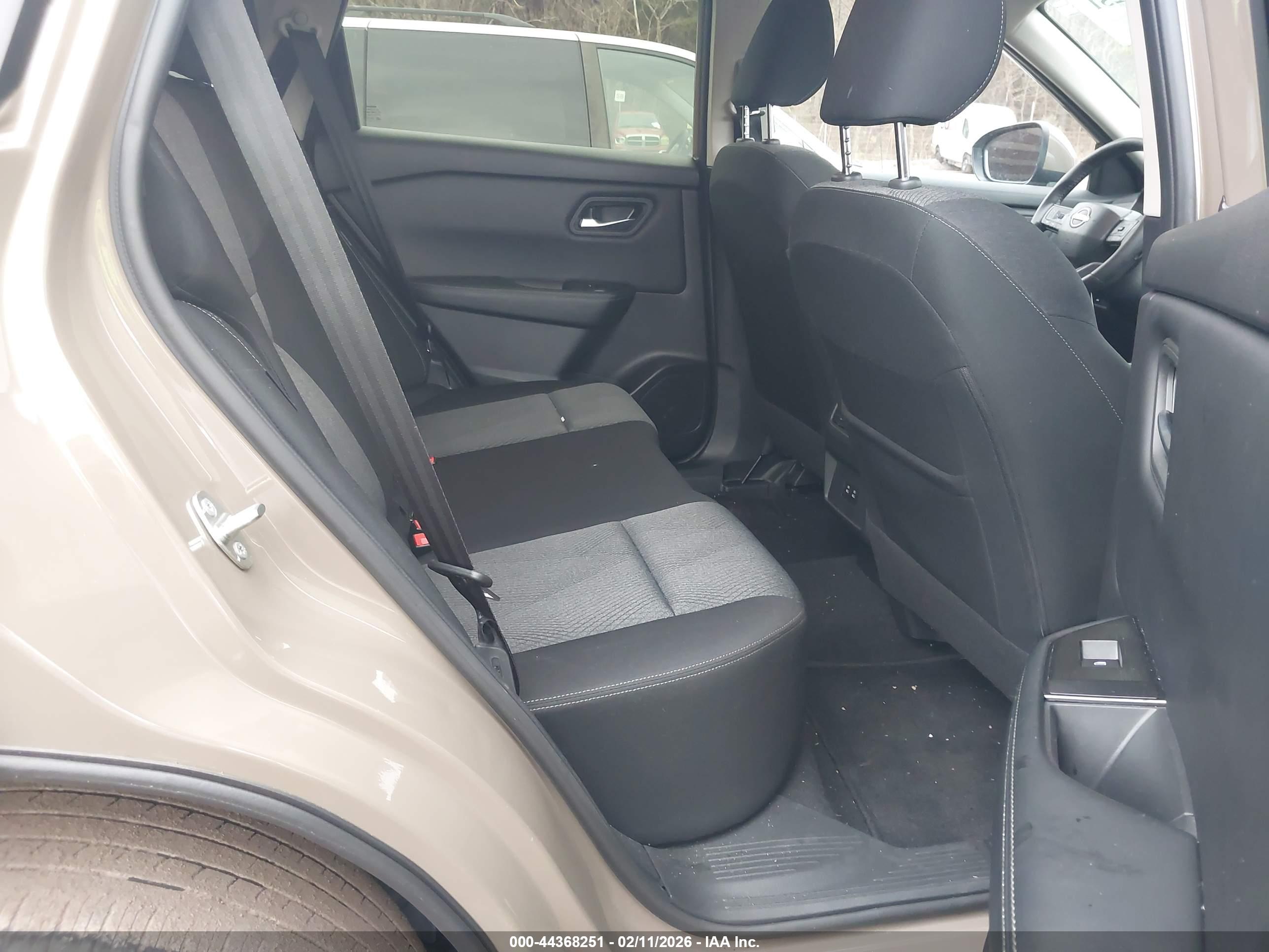 NISSAN ROGUE image 8
