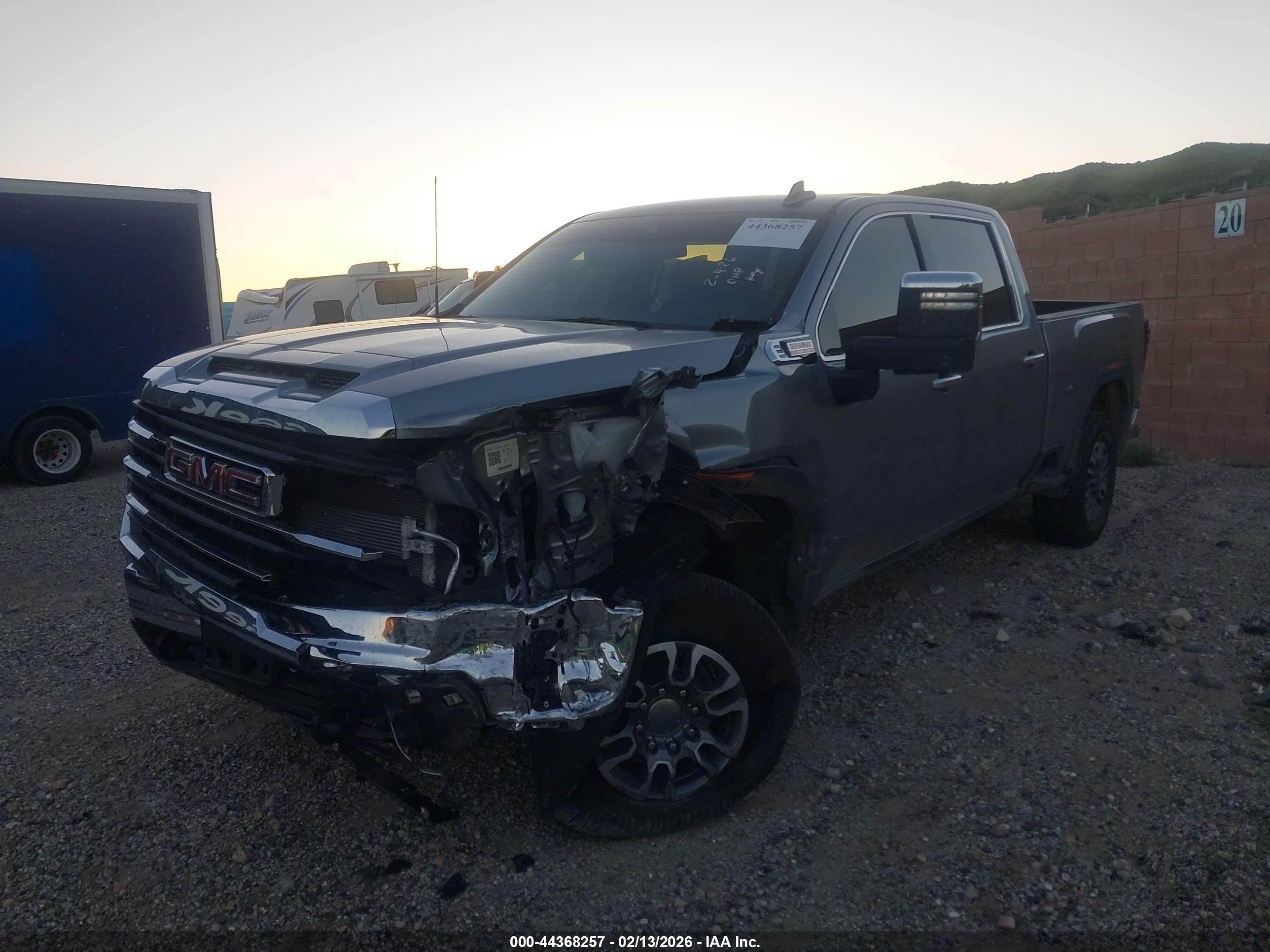 GMC SIERRA image 2