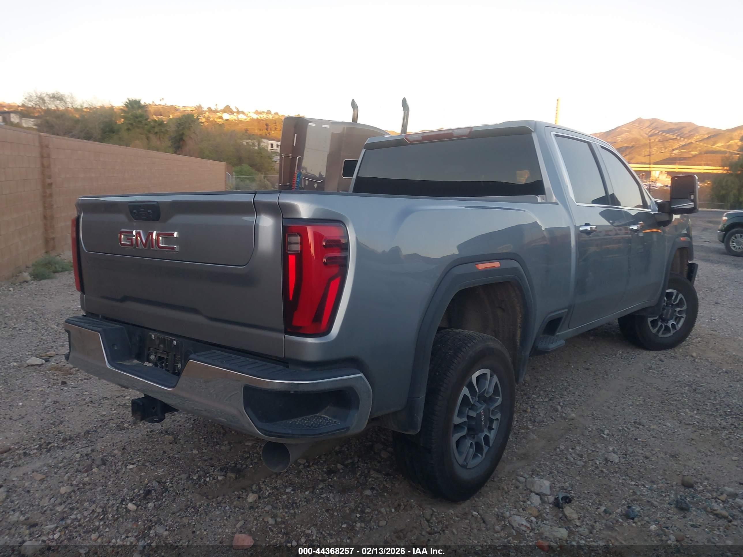 GMC SIERRA image 4