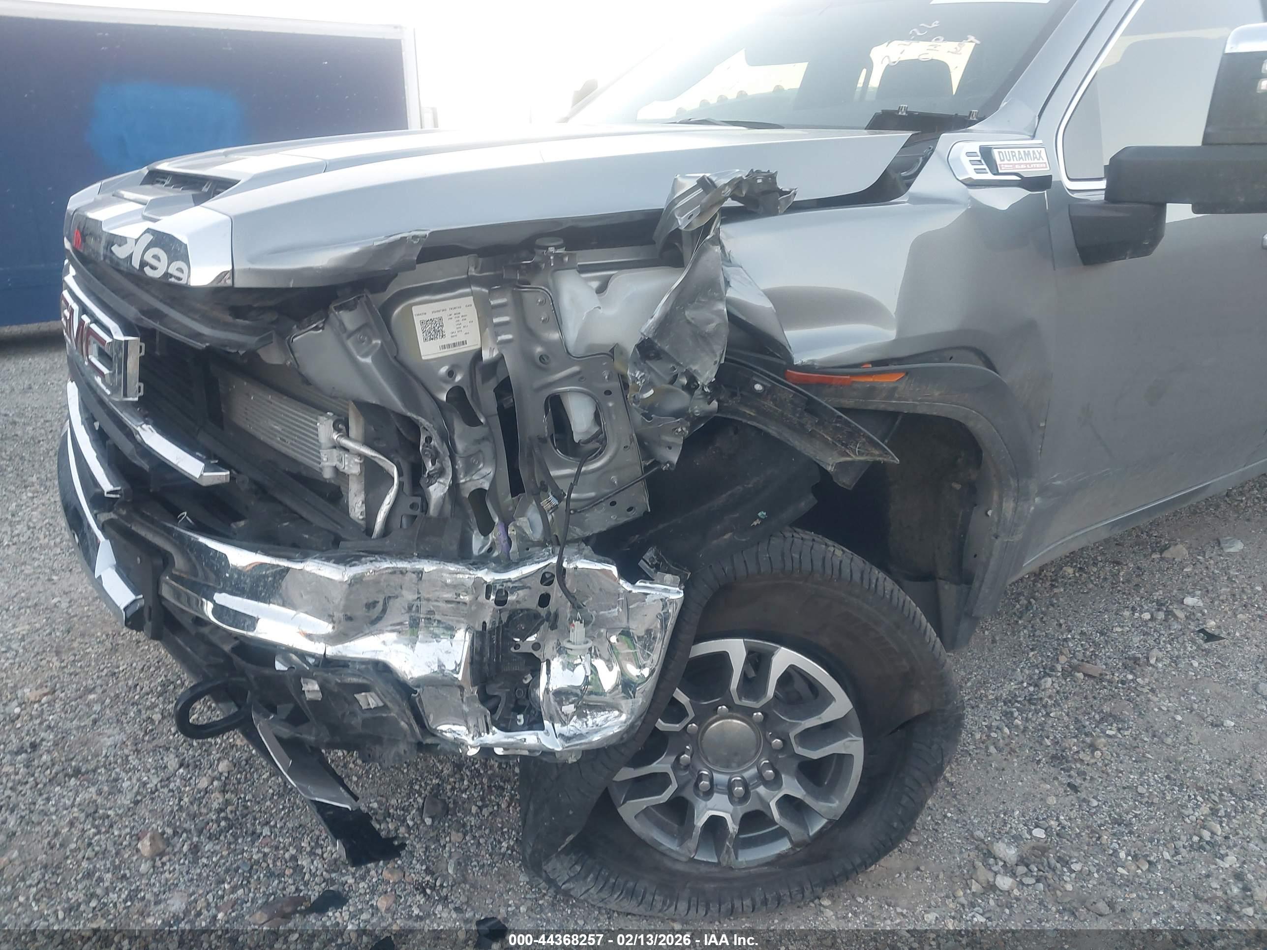 GMC SIERRA image 6