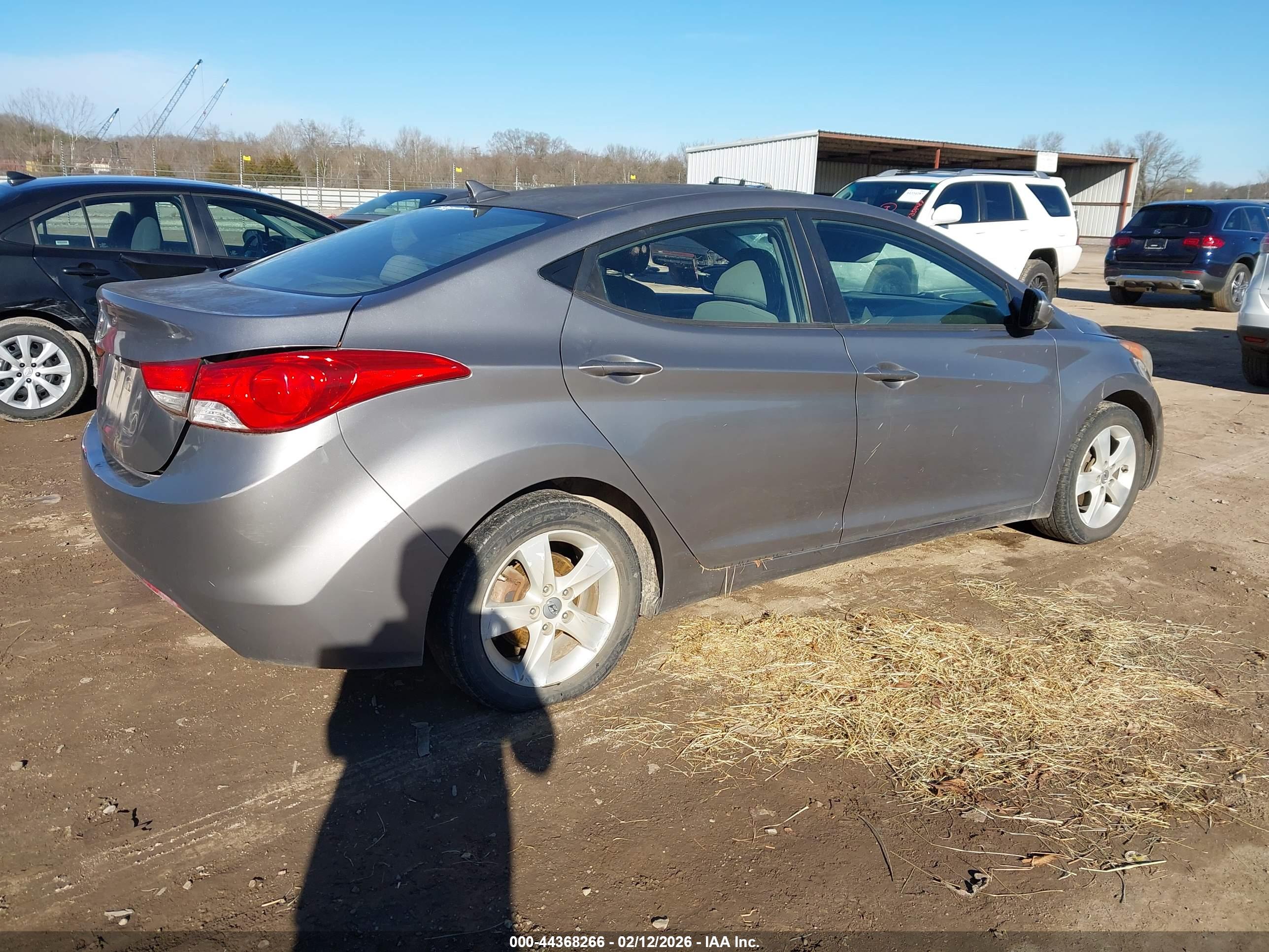 HYUNDAI ELANTRA image 4