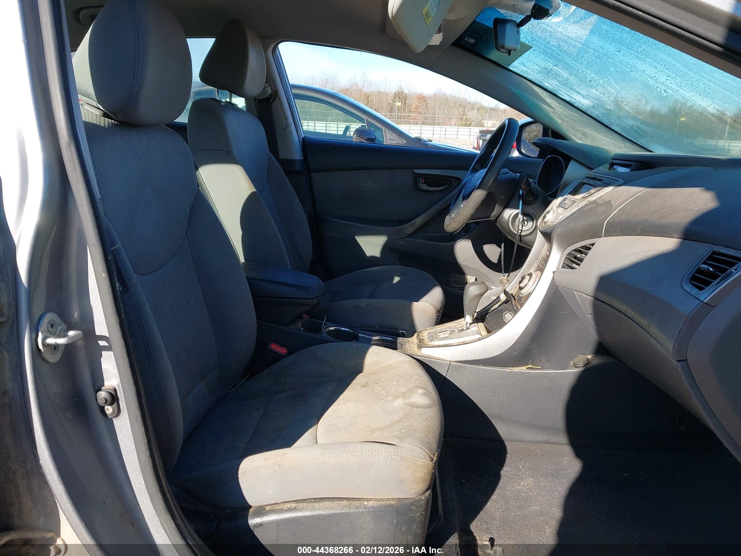 HYUNDAI ELANTRA image 5